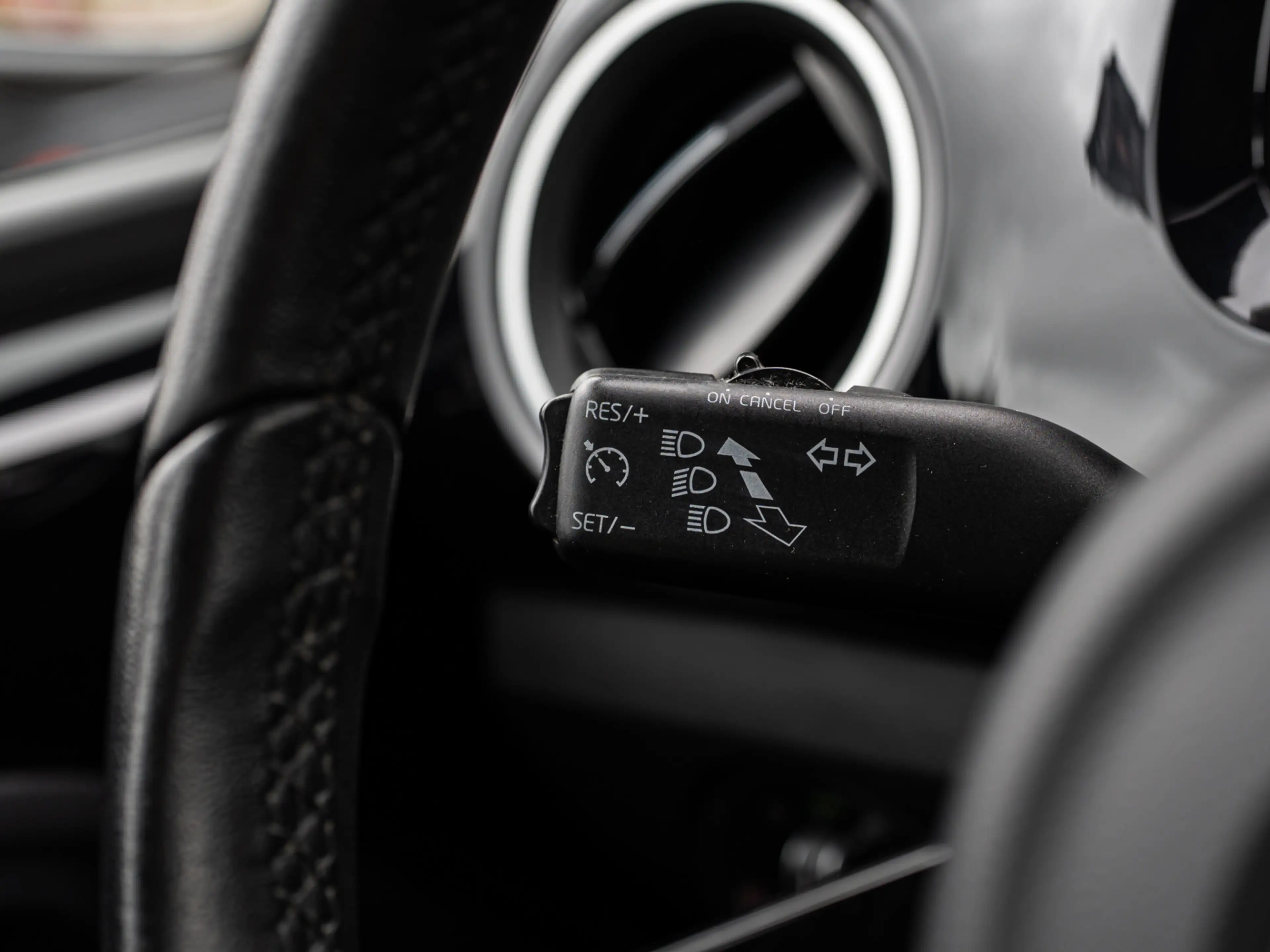 Volkswagen up! 1.0 high up! BlueMotion FENDER AUDIO CRUISE 15 INC — photo 9