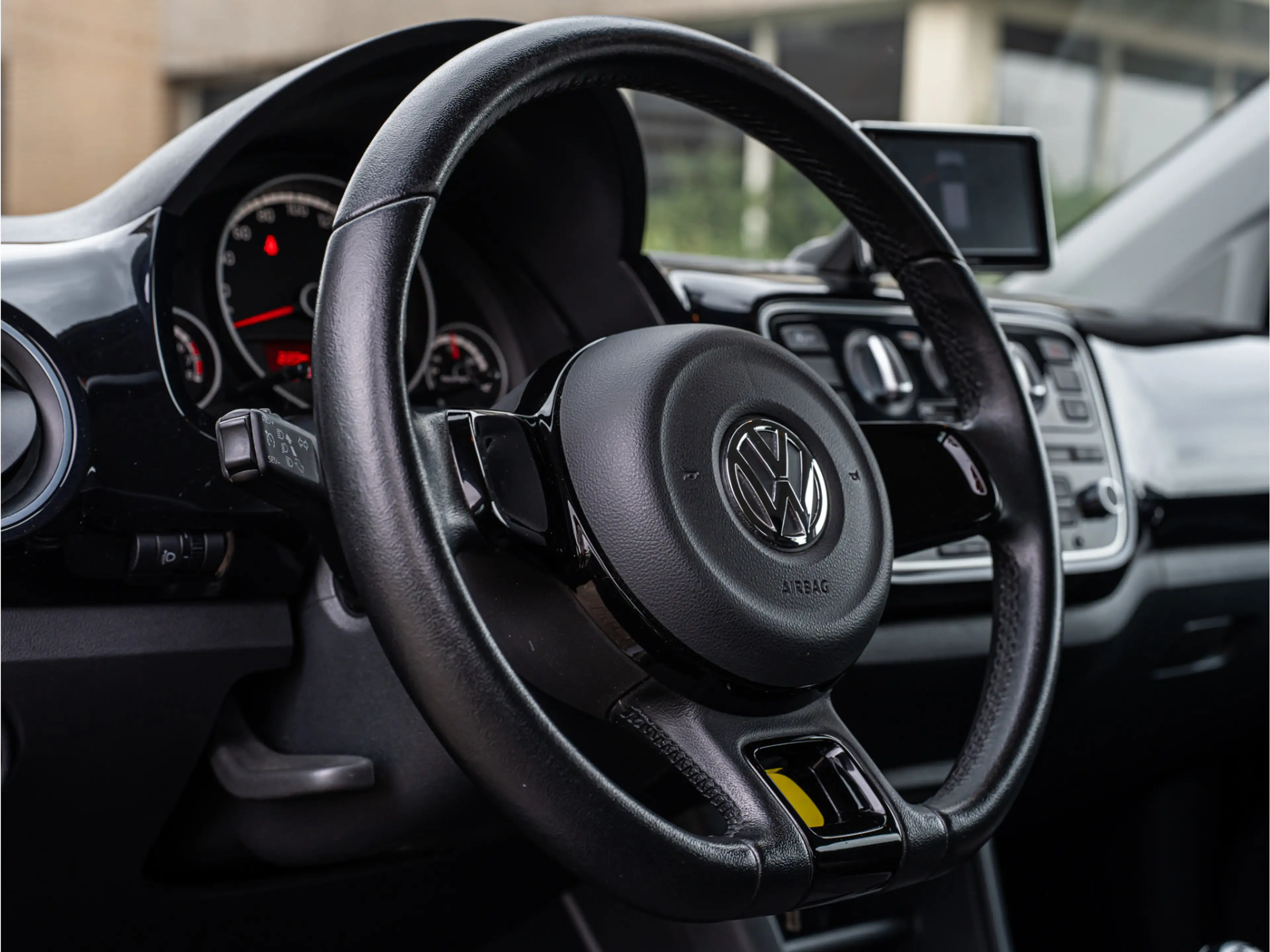 Volkswagen up! 1.0 high up! BlueMotion FENDER AUDIO CRUISE 15 INC — photo 6