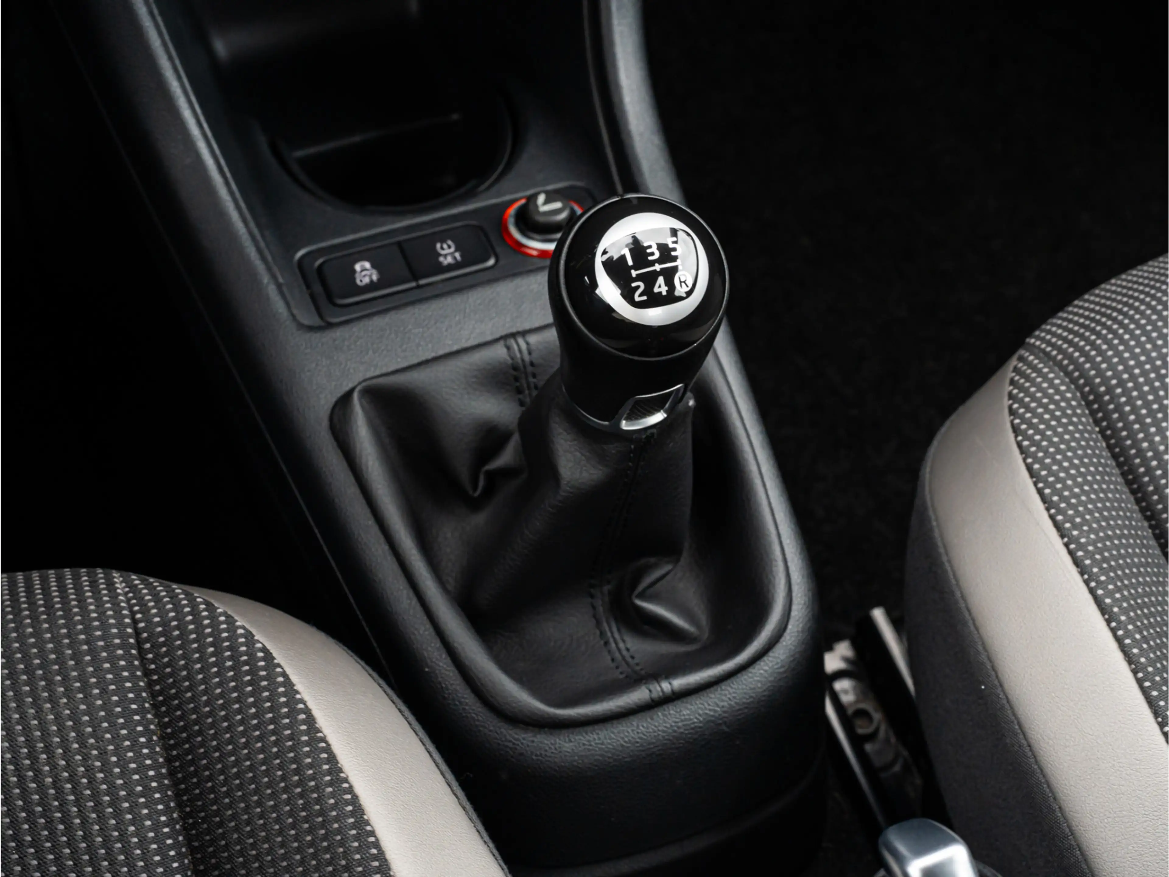 Volkswagen up! 1.0 high up! BlueMotion FENDER AUDIO CRUISE 15 INC — photo 24