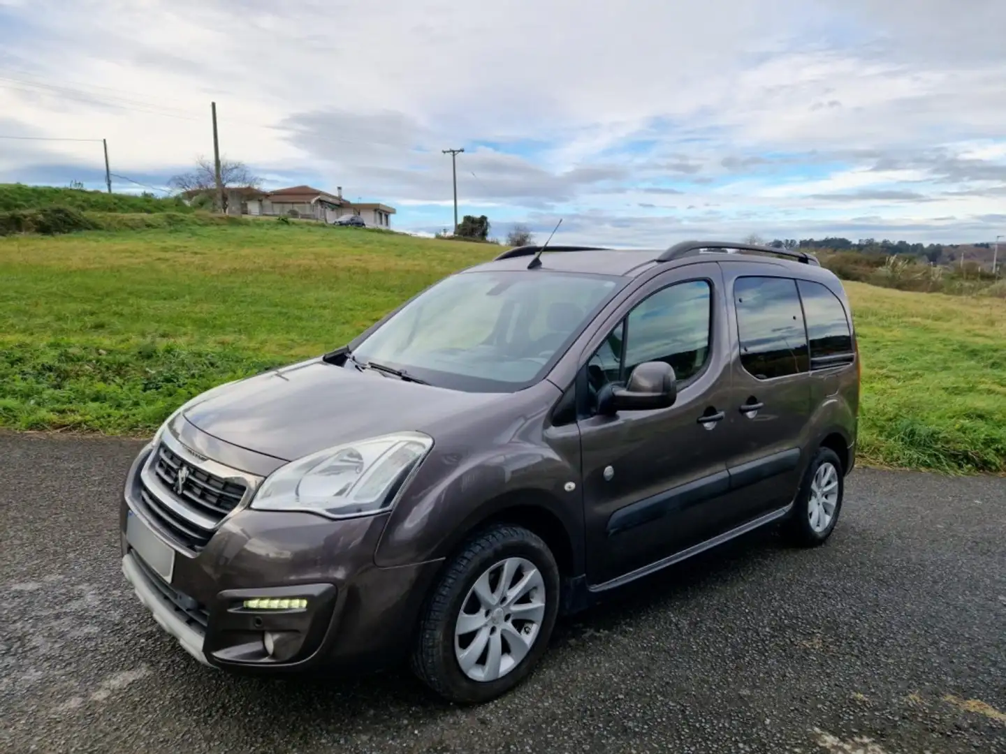 Peugeot Partner Tepee 1.6BlueHDI Outdoor 100 Gris - 1