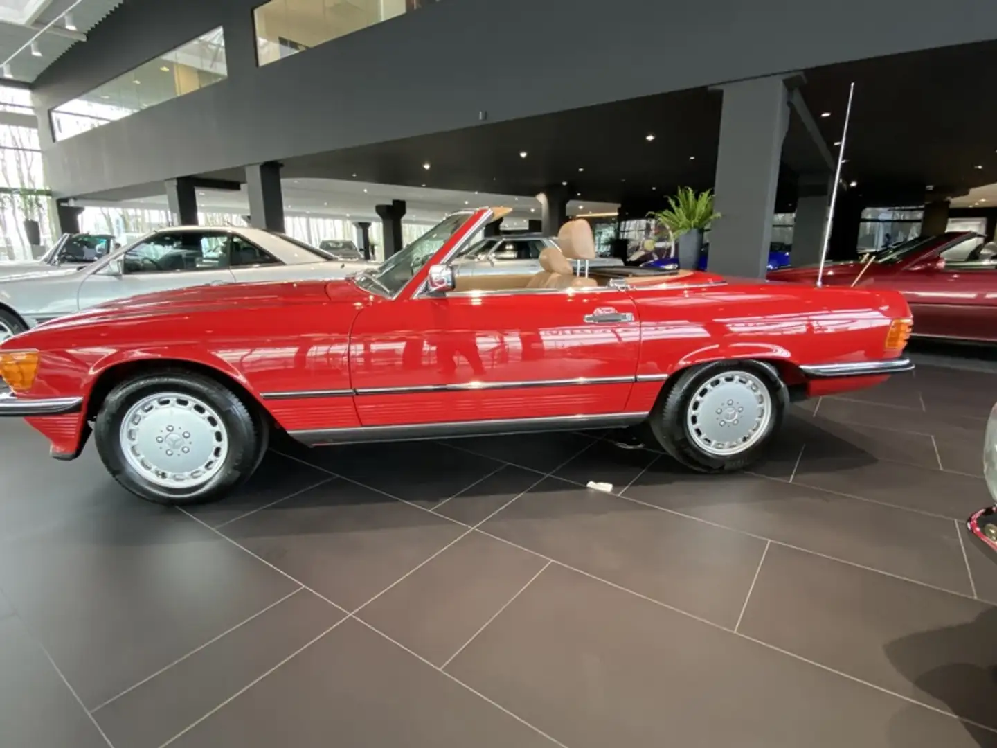 Mercedes-Benz 300 SL R107 Červená - 1