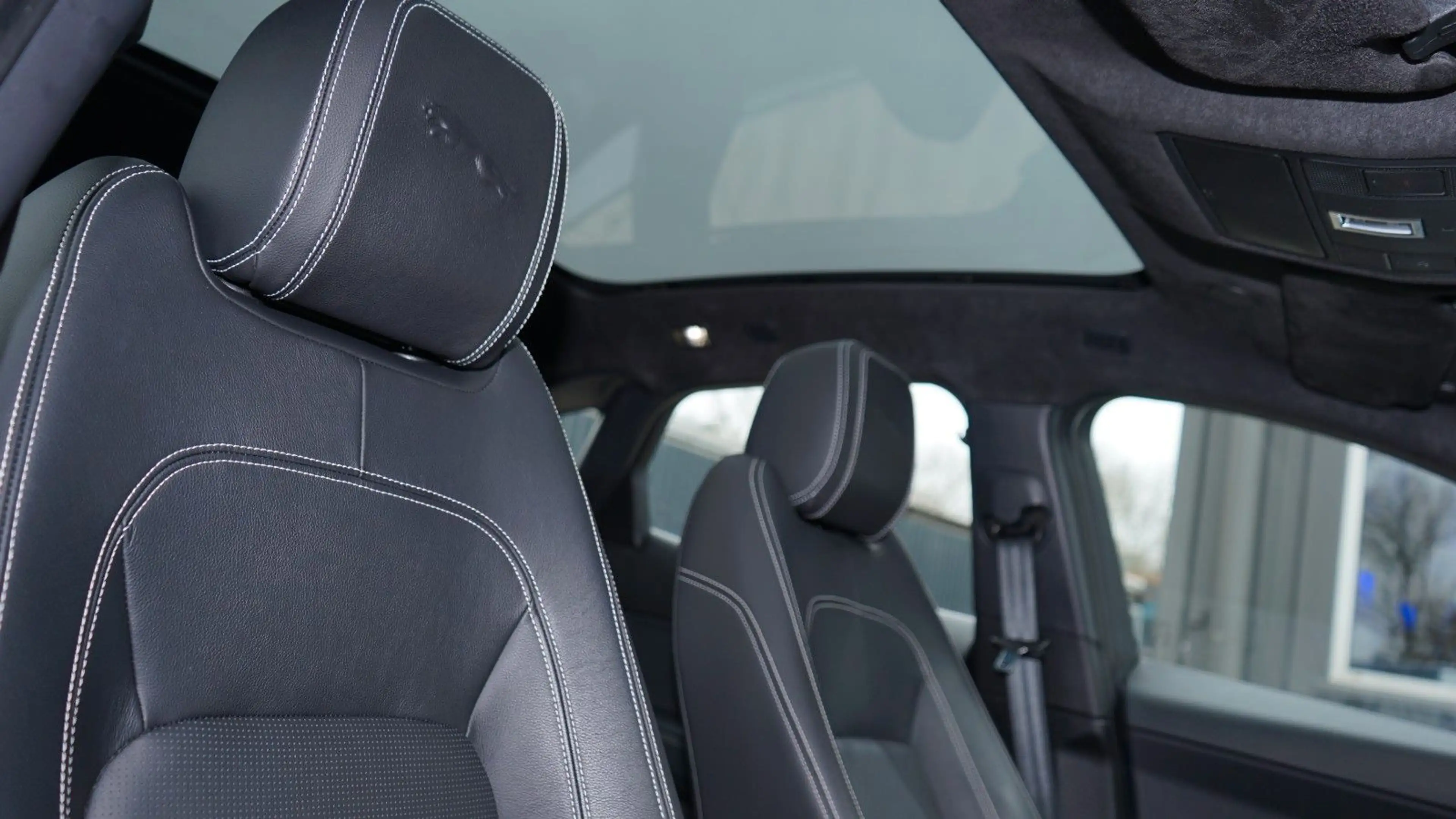 Jaguar E-Pace E-PACE D200 AWD R-DYNAMIC S*PANORAMA*VIRTUAL* — photo 9