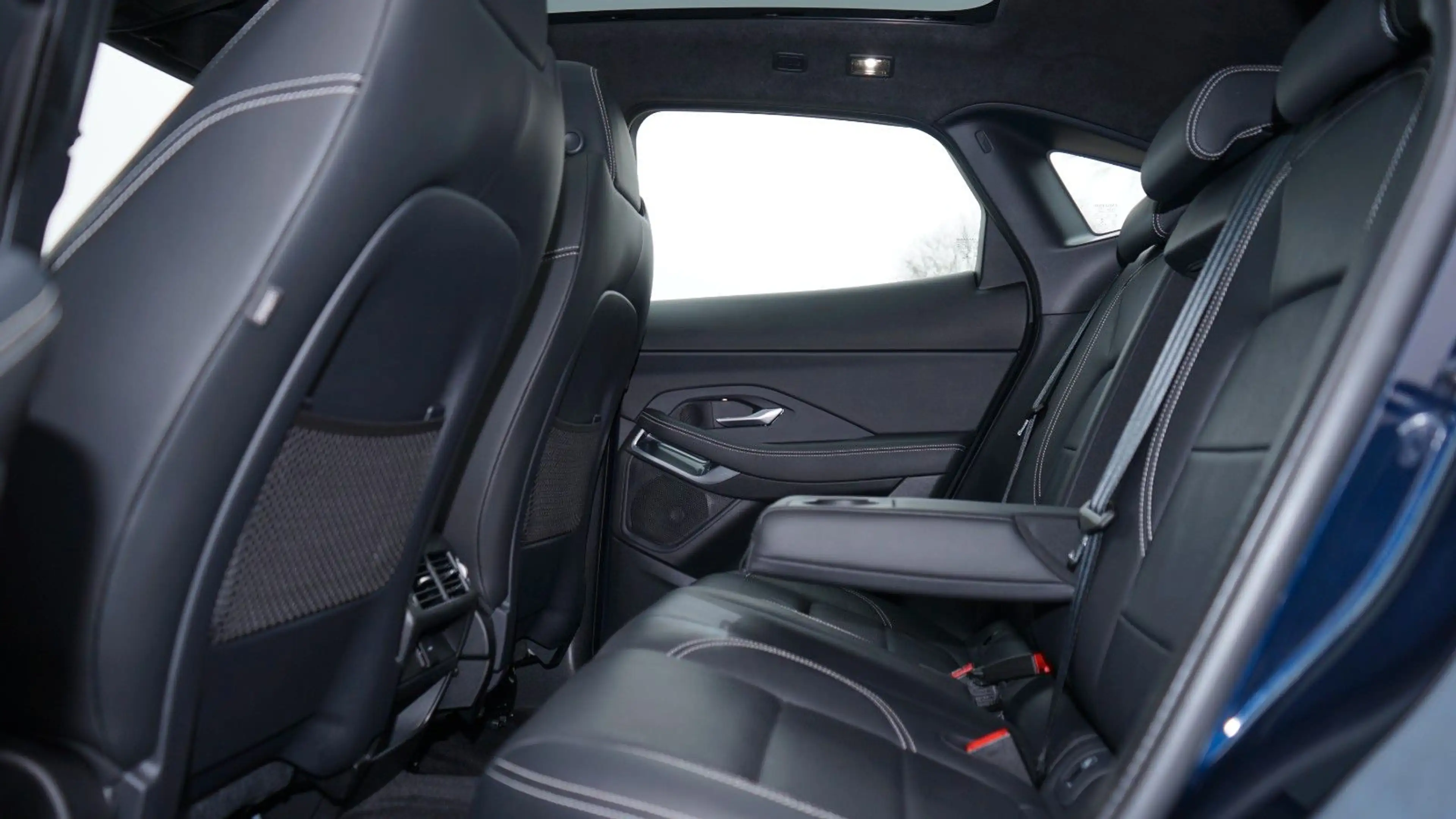 Jaguar E-Pace E-PACE D200 AWD R-DYNAMIC S*PANORAMA*VIRTUAL* — photo 8