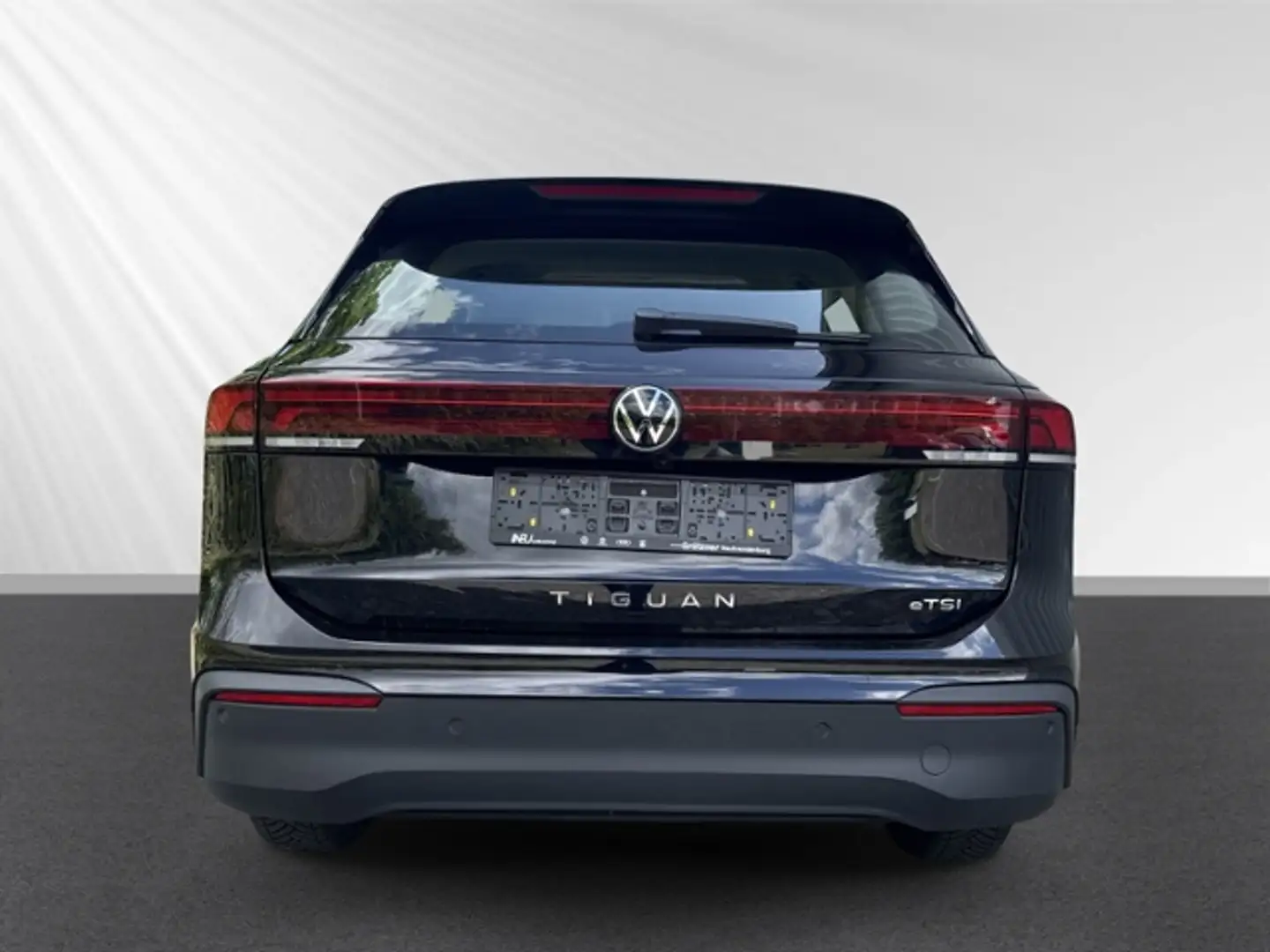 Volkswagen Tiguan 1.5 eTSI DSG AHZ,WP, Climatronic,MFL, MFK, Side A Negro - 2