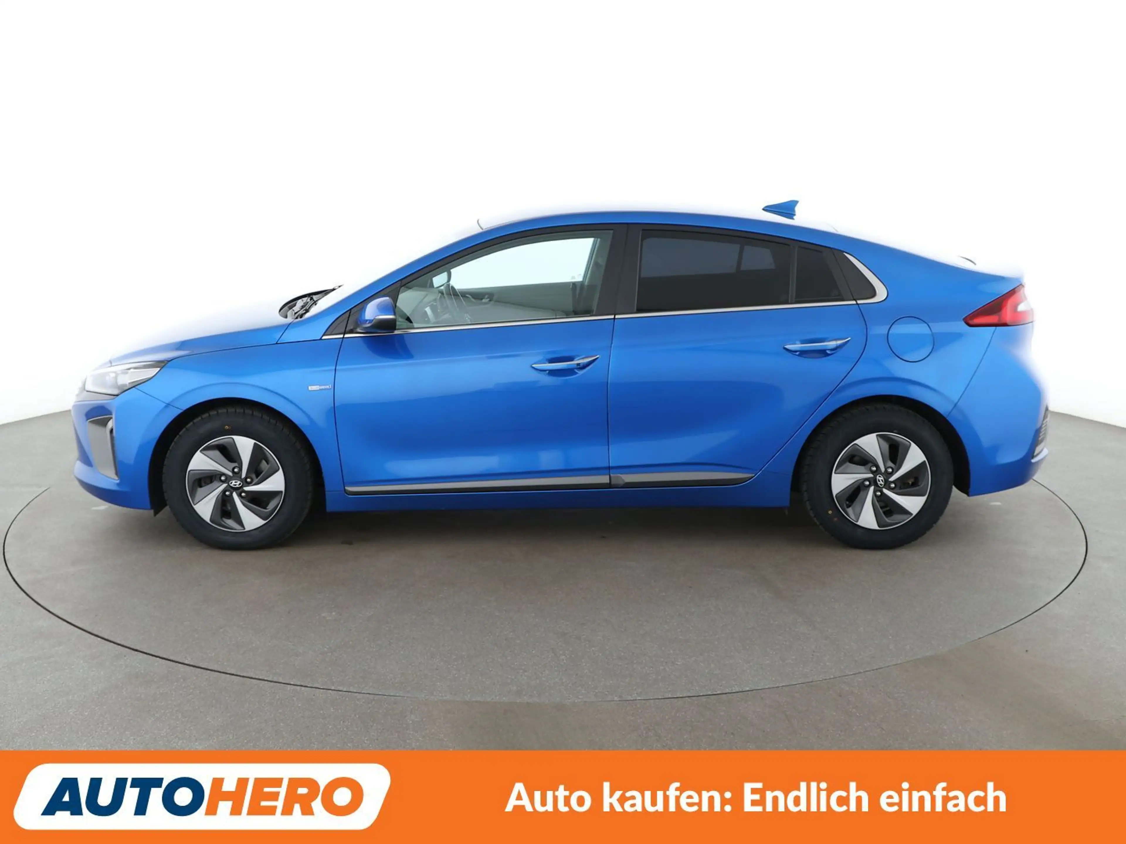 Hyundai IONIQ 1.6 Hybrid Style Aut.*NAVI*ACC*PDC*SHZ*ALU* — photo 3