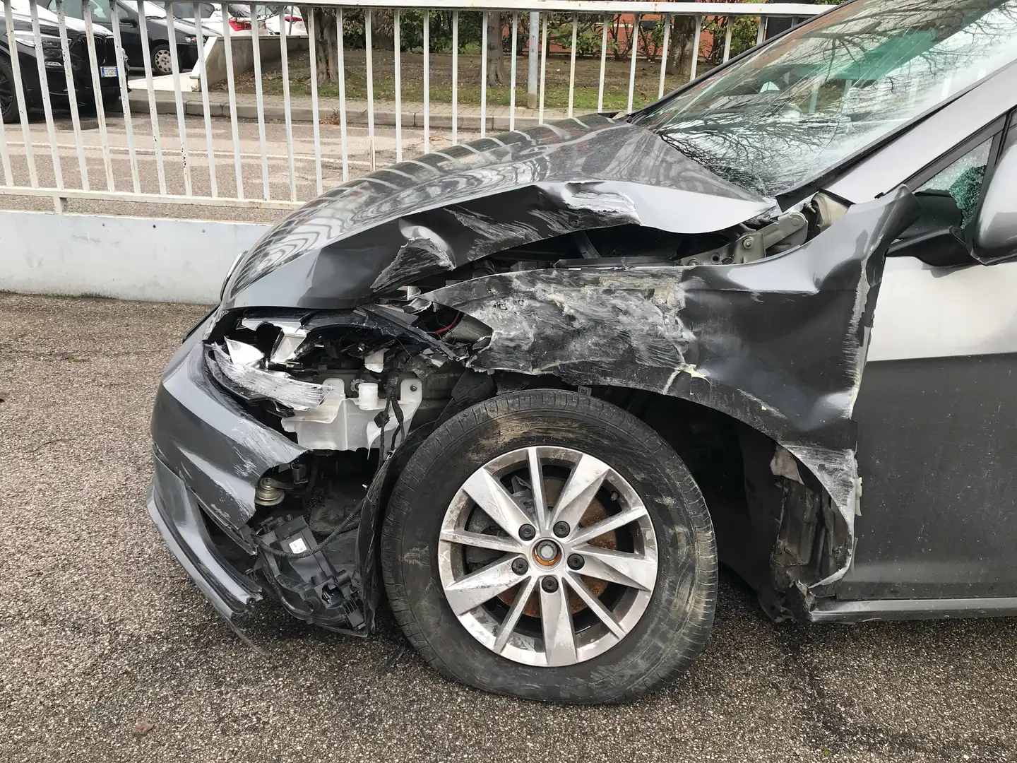 Volkswagen Golf 1.0 TSI Gris - 2