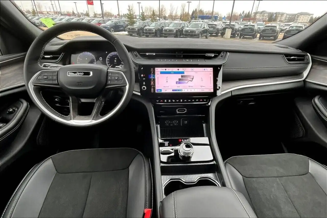 Jeep Grand Cherokee снимка Jeep Grand Cherokee