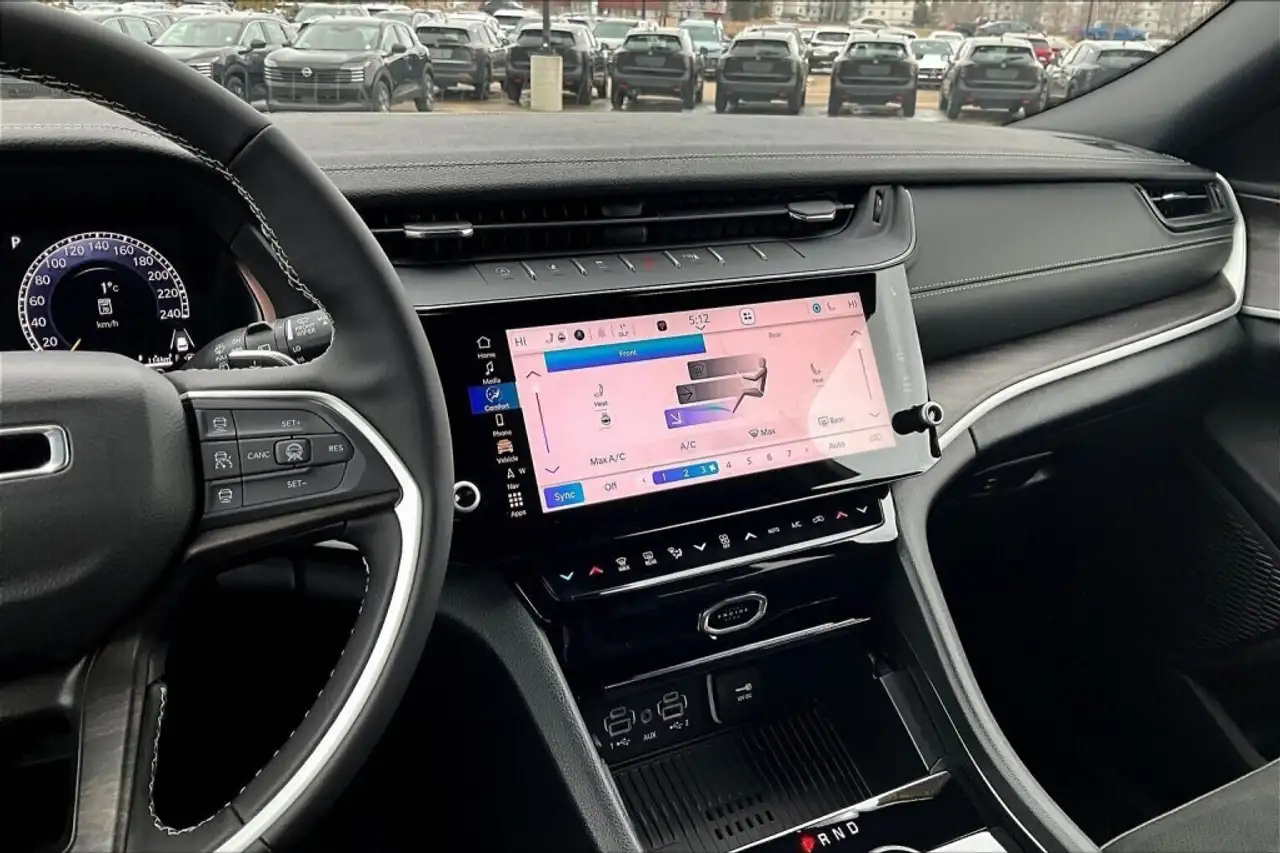 Jeep Grand Cherokee снимка Jeep Grand Cherokee