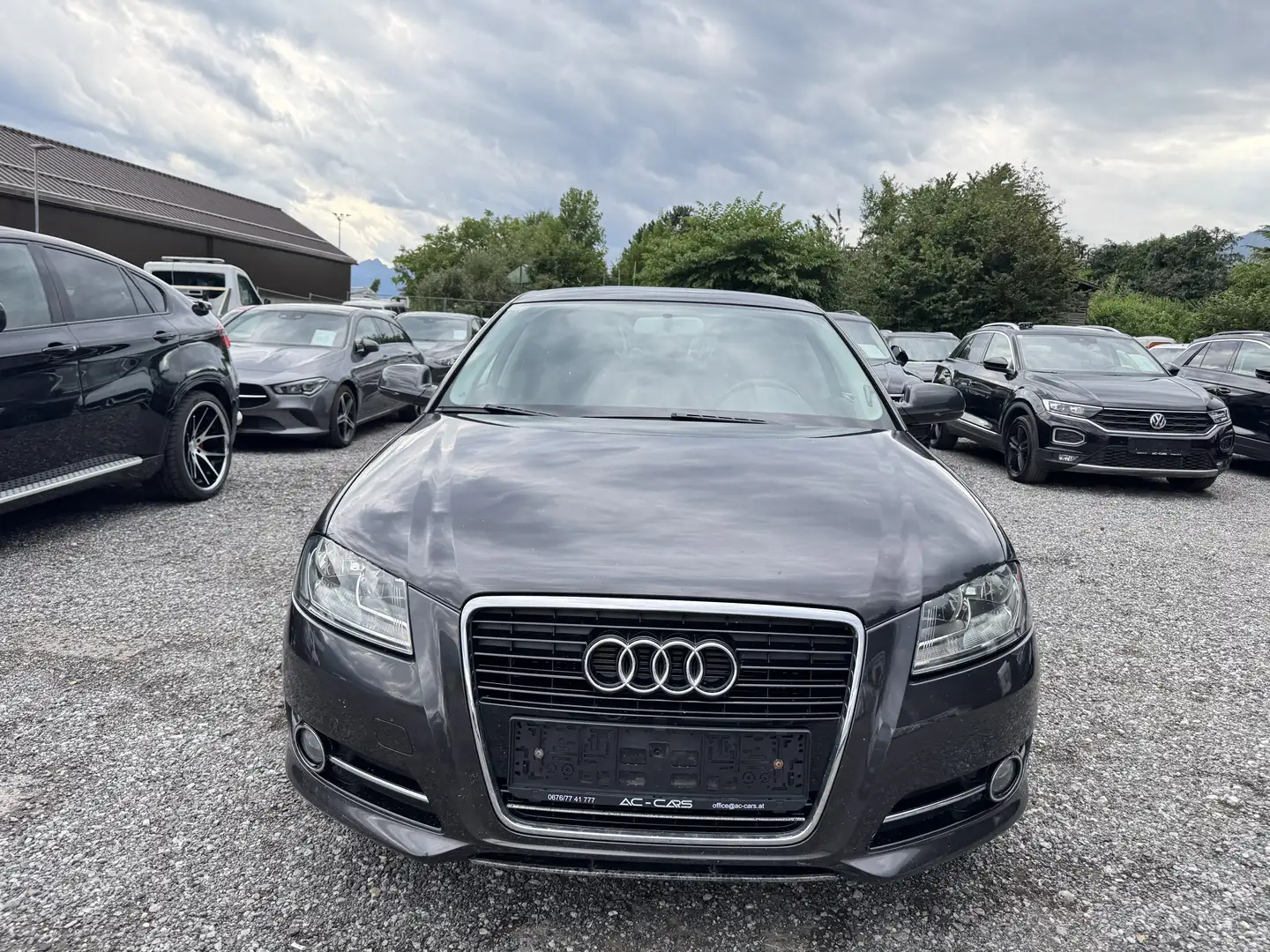 Audi A3 1.6 Attraction Grau - 2