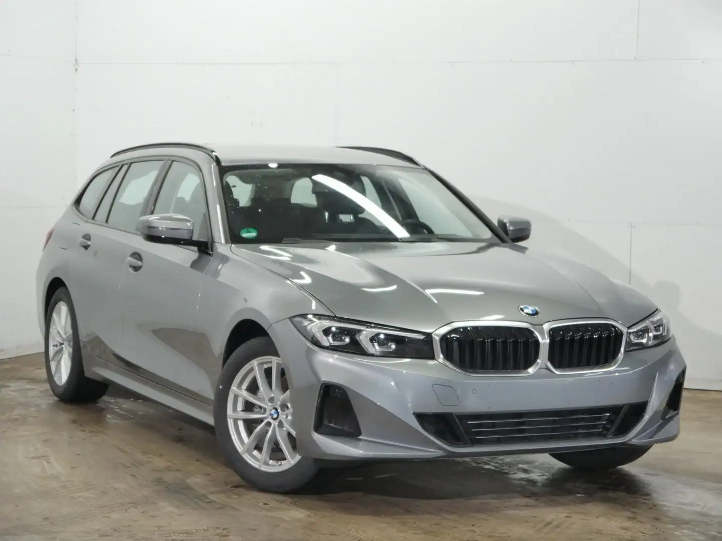 BMW 318 i Touring+LCI+AHK+WIDESCREEN+DR.ASSIST Szürke - 2