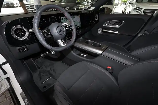 Mercedes-Benz CLA view 9