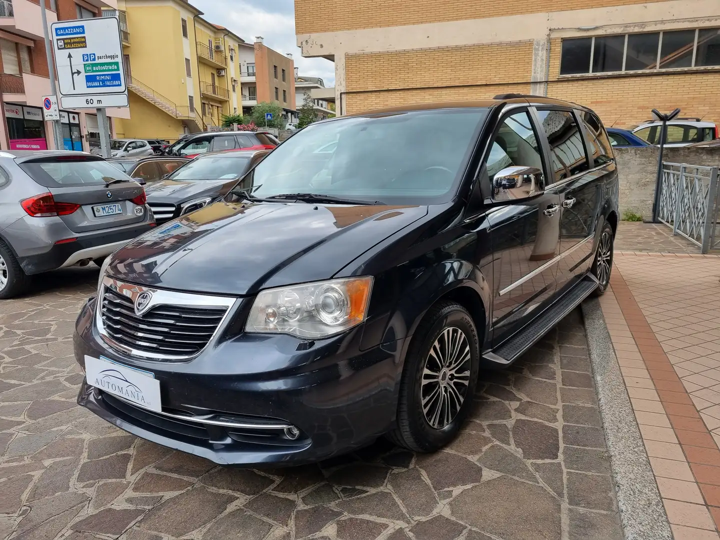Lancia Voyager 2.8L S 177cv auto Чорний - 1