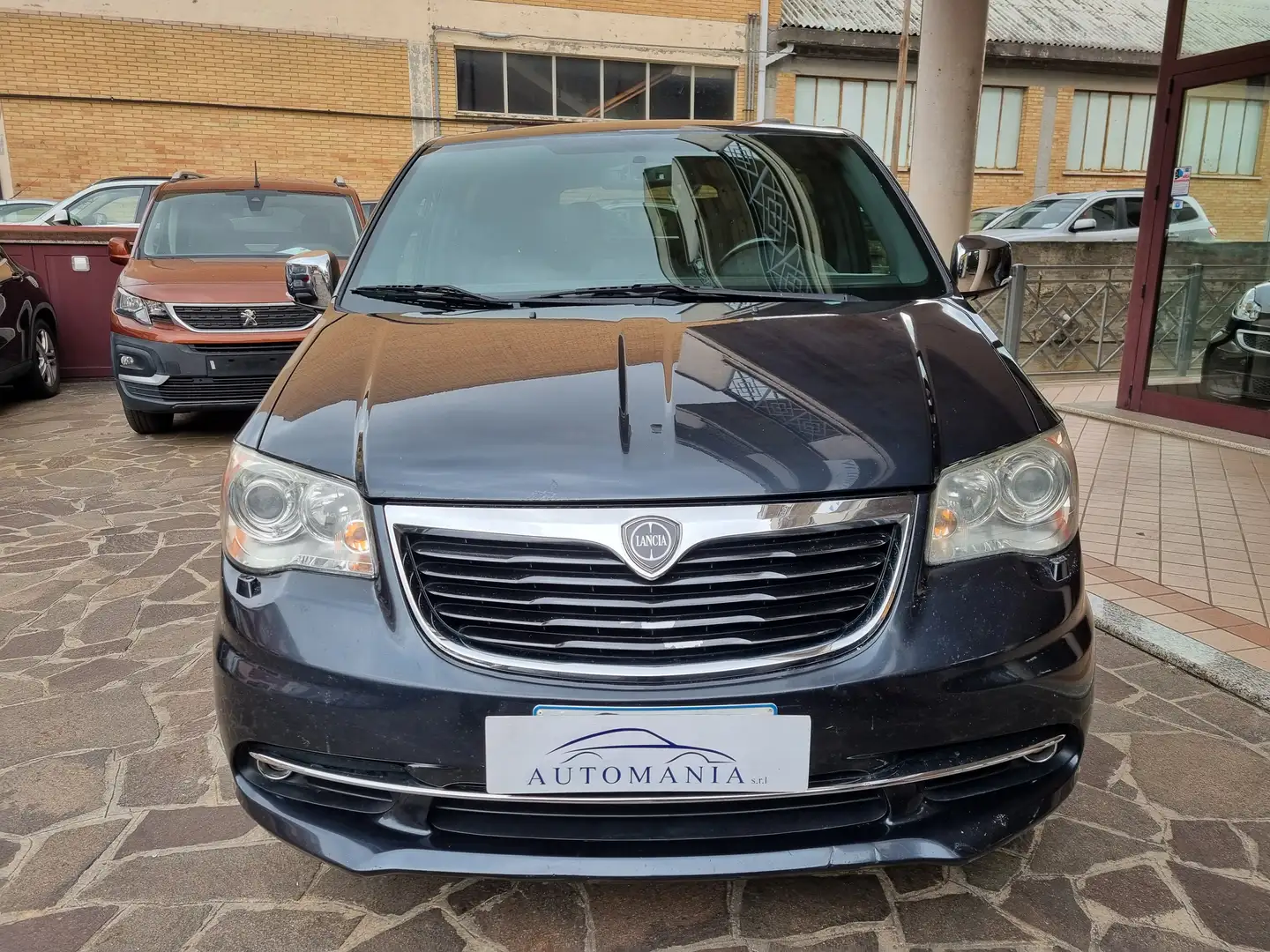 Lancia Voyager 2.8L S 177cv auto Чорний - 2