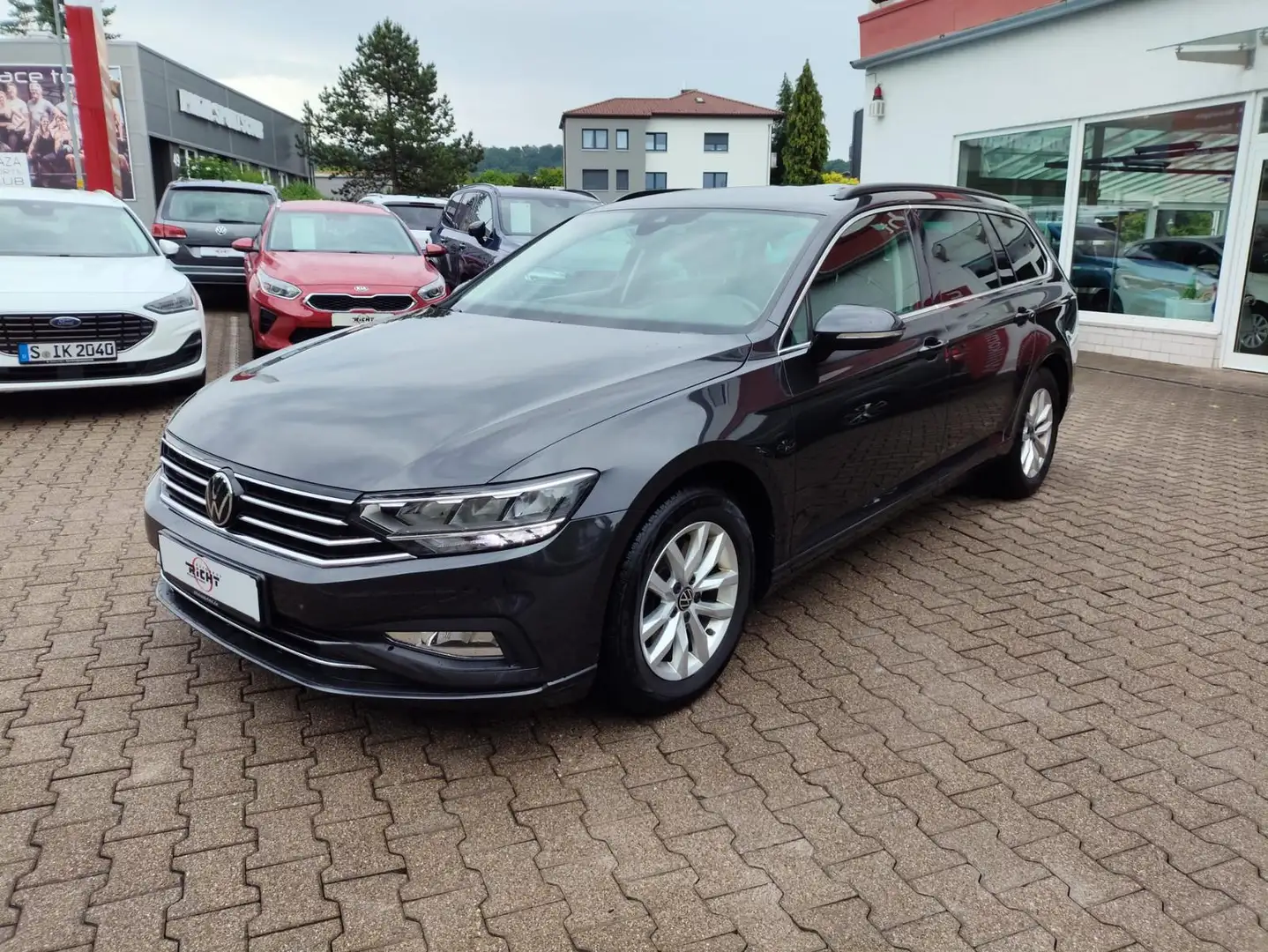 Volkswagen Passat Variant 1.5 DSG Business AHK Navi LED SHZ Gris - 2