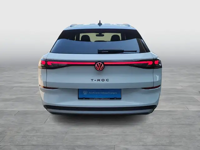 Volkswagen T-Roc view 5