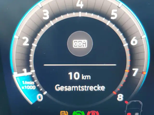Volkswagen T-Roc view 11