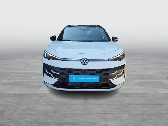 Volkswagen T-Roc view 2