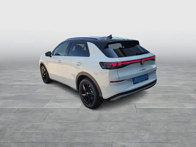 Volkswagen T-Roc view 4