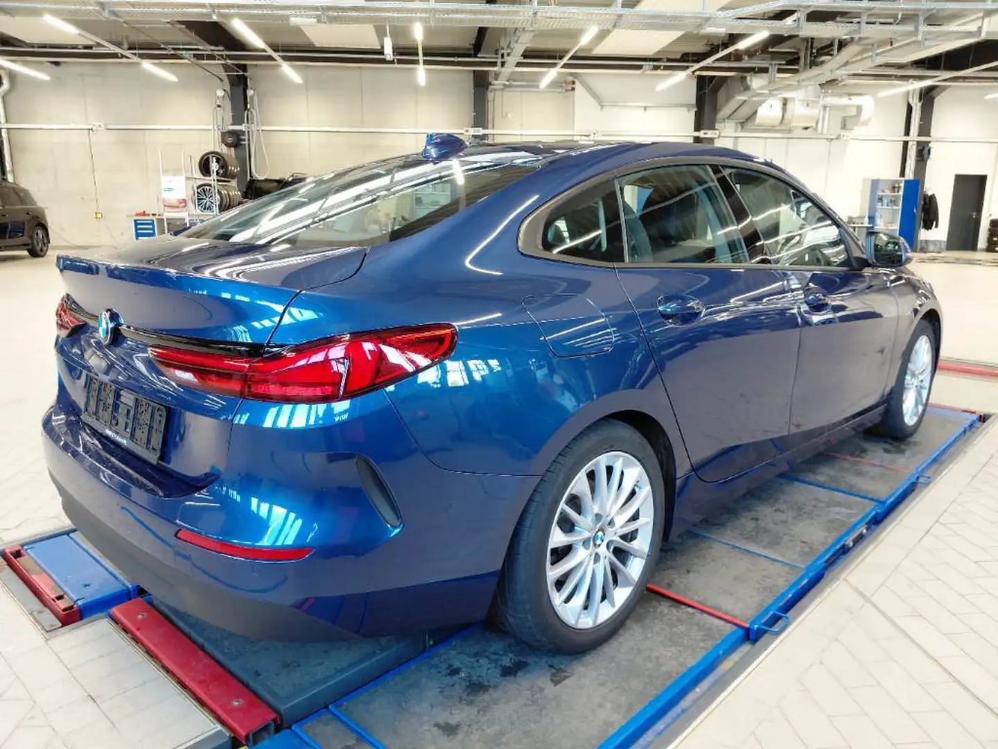 BMW 218 i Gran Coupe AHK/ADAPTLED/MMRY/HEADUP/HARMAN Blau - 2