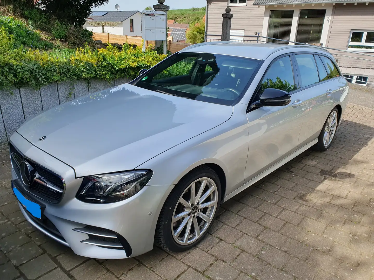 Mercedes-Benz E 43 AMG E-Klasse 4Matic T 9G-TRONIC Stříbrná - 1