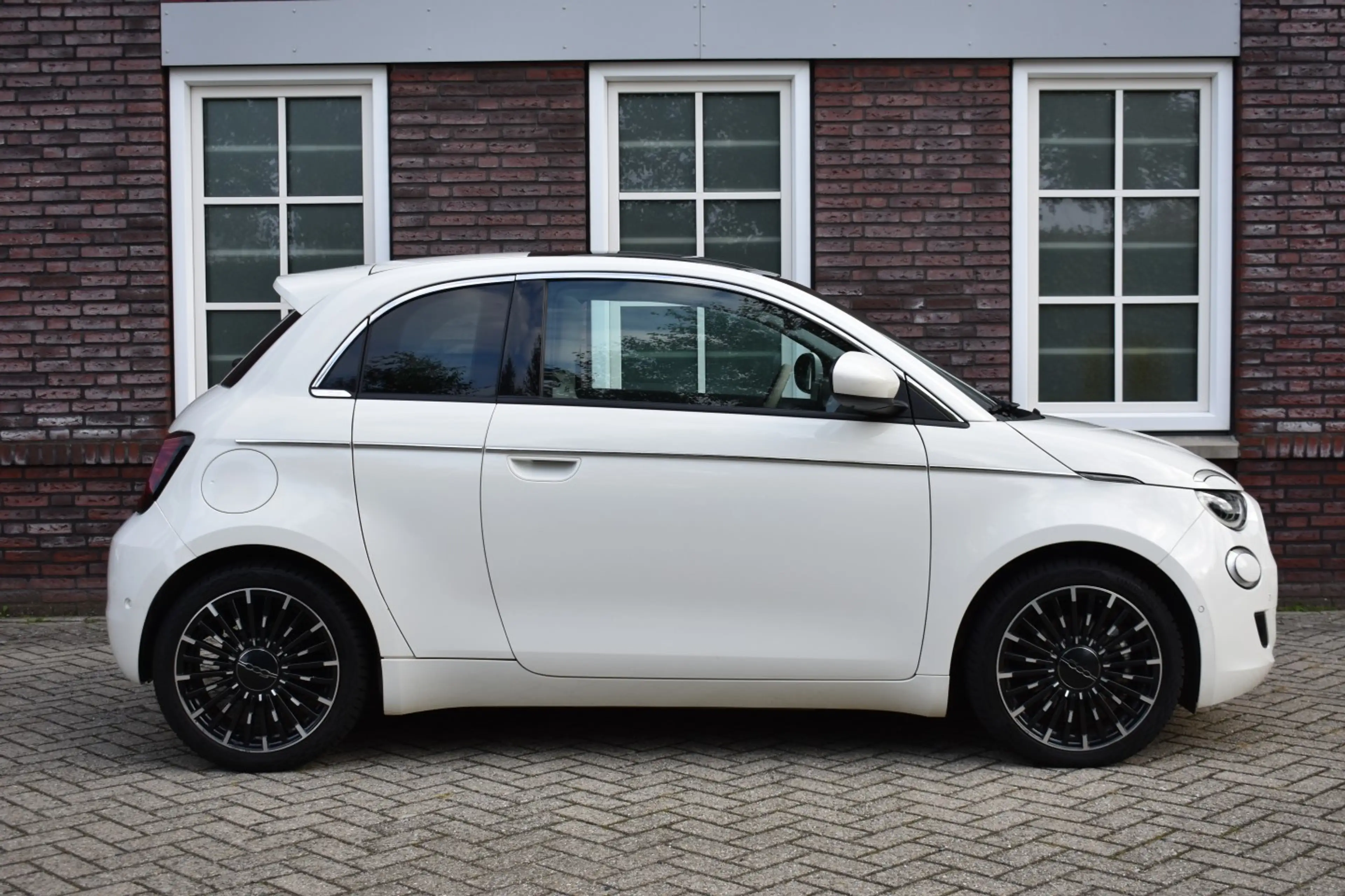 Fiat 500e 42KWh La Prima 3+1 /95% SOH/ Panoramadak/Leer/Acti — photo 6