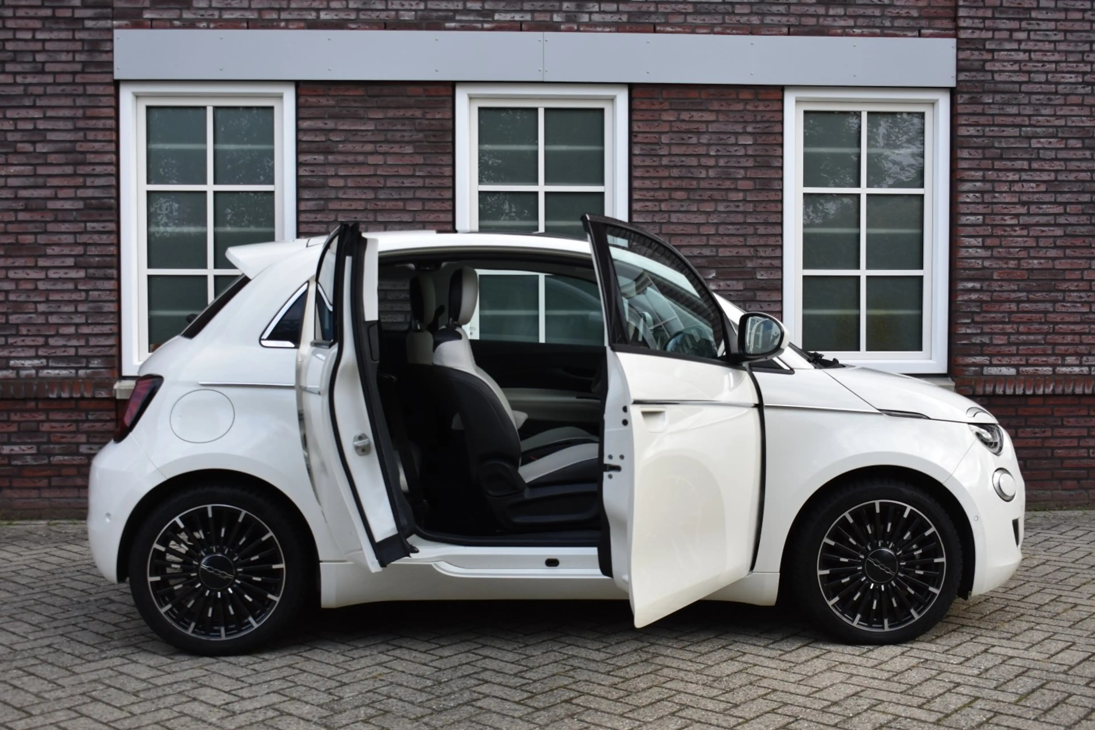 Fiat 500e 42KWh La Prima 3+1 /95% SOH/ Panoramadak/Leer/Acti — photo 8
