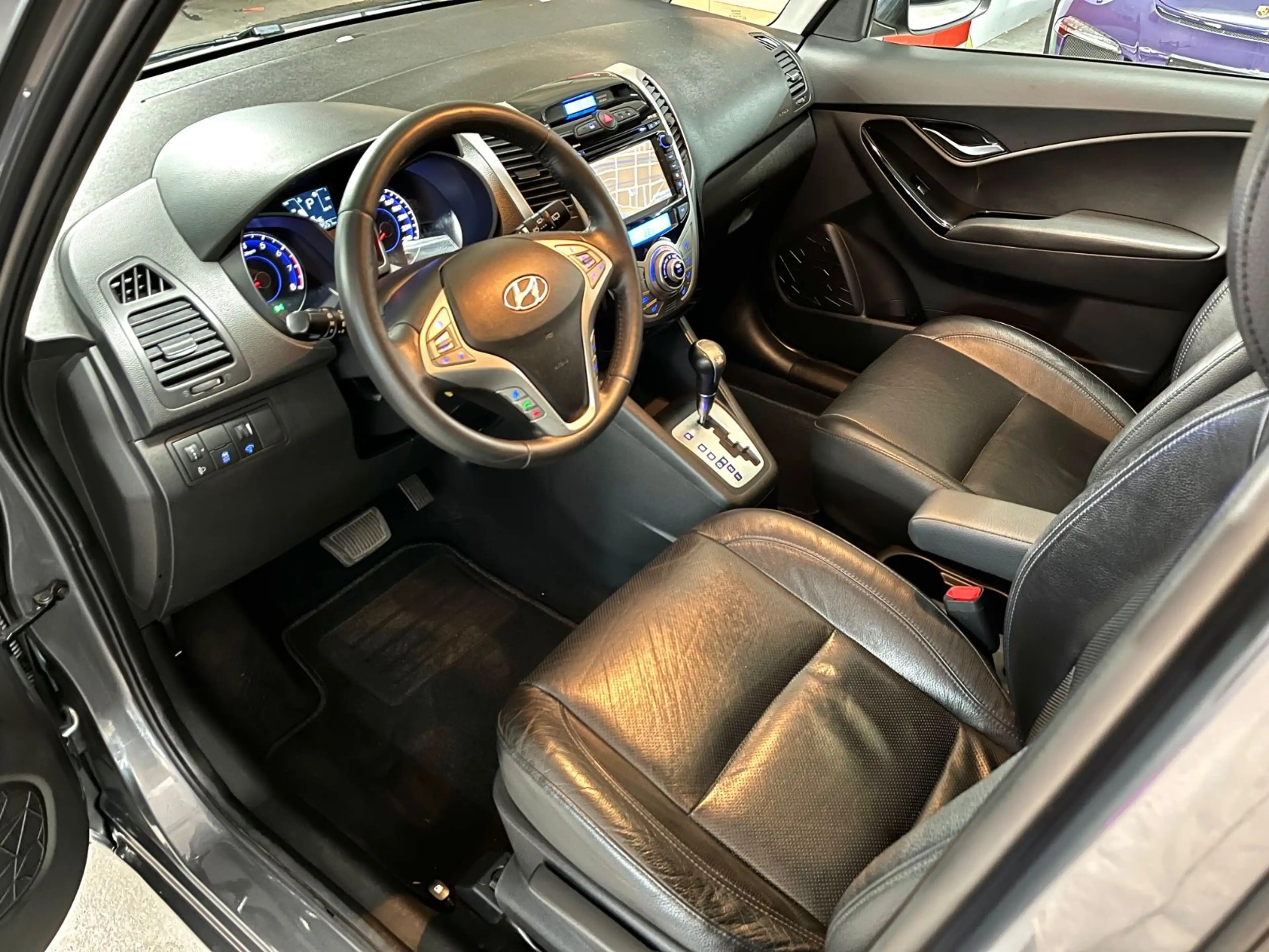 Hyundai iX20 1.6 Style blue Automatik | Panorama | Navi — photo 14