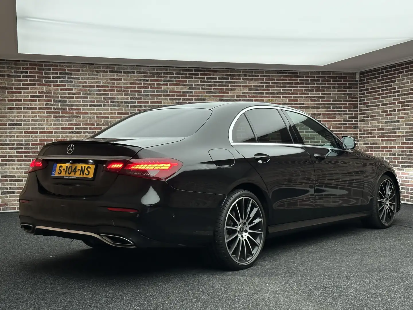 Mercedes-Benz E 220 d 4MATIC AMG Line | Dak| Sfeer| Burmester| Memory| Schwarz - 2