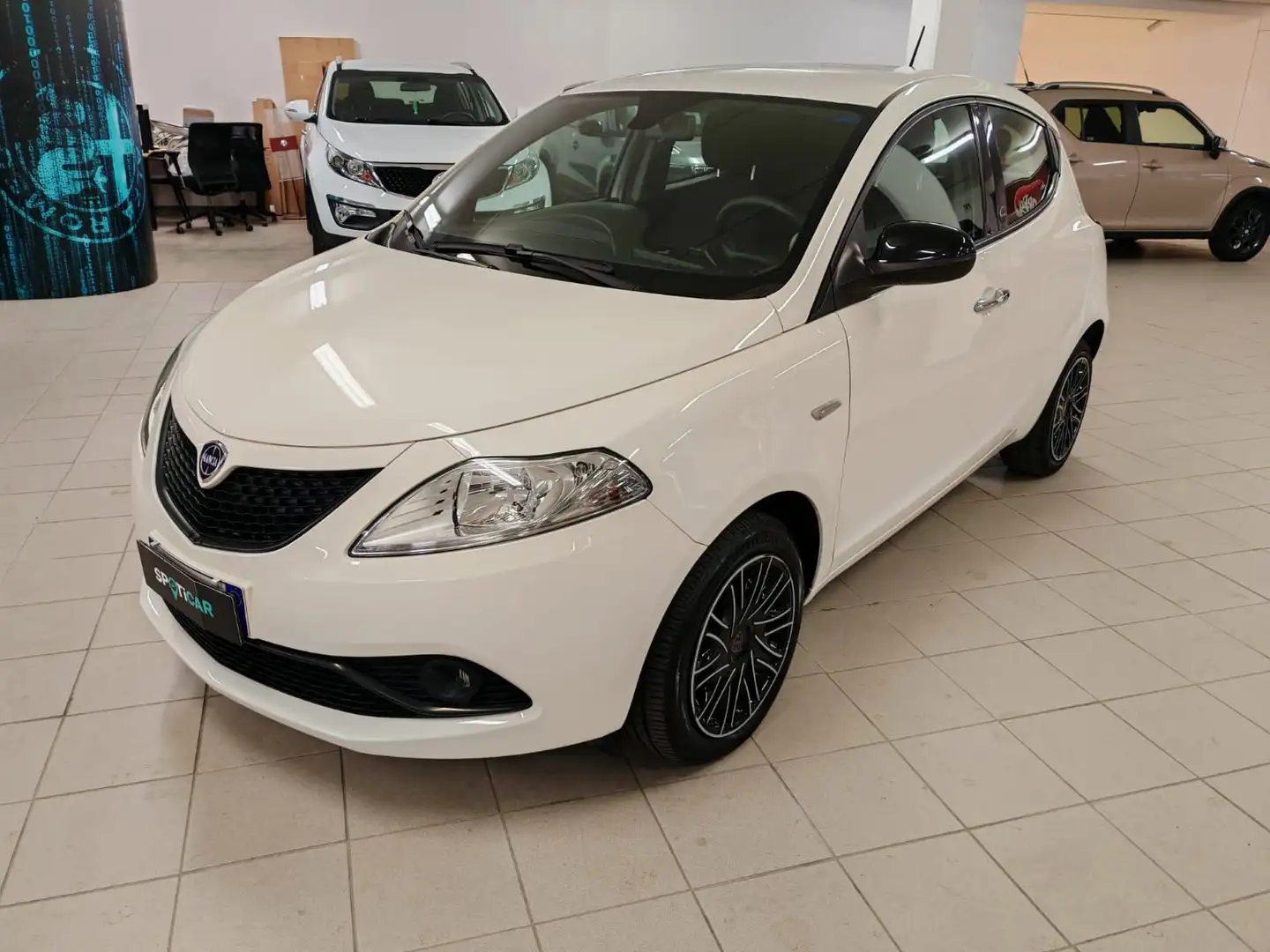 Lancia Ypsilon Ypsilon 1.0 FireFly 5 porte S&S Hybrid Ecochic Si Blanc - 2