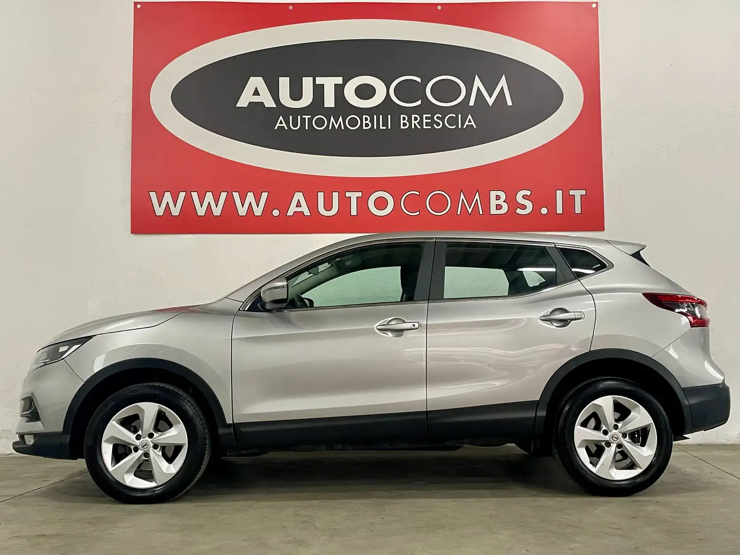 Nissan Qashqai 1.5 dci Business 115cv Gris - 1