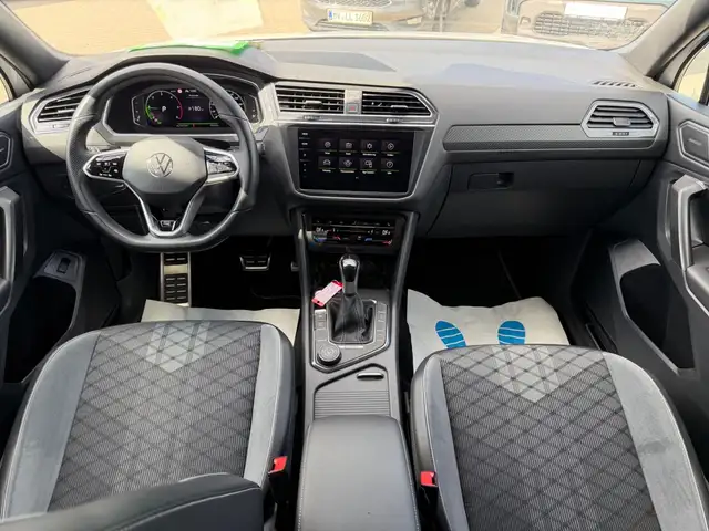 Volkswagen Tiguan Allspace view 9
