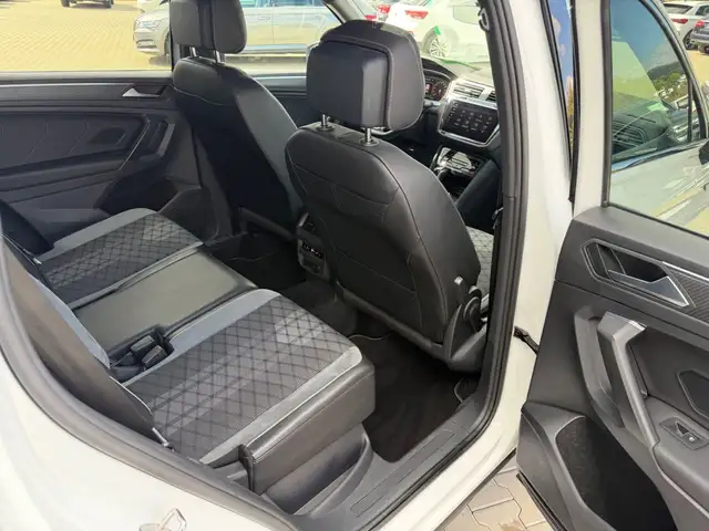 Volkswagen Tiguan Allspace view 14