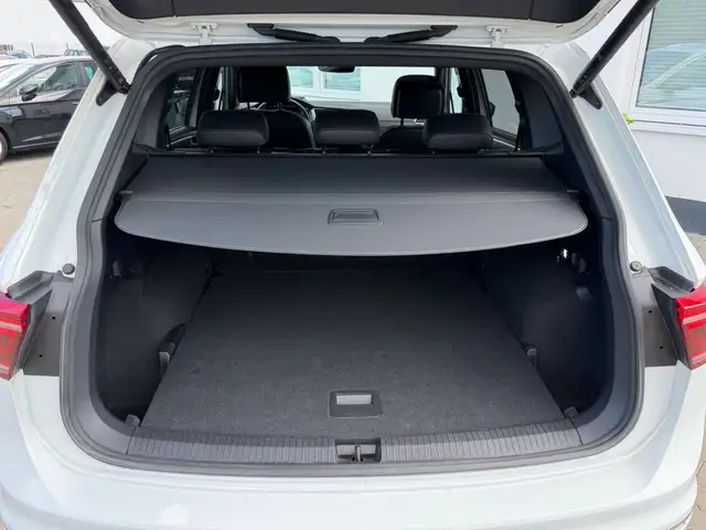 Volkswagen Tiguan Allspace view 20