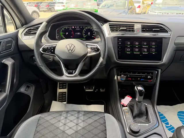 Volkswagen Tiguan Allspace view 10