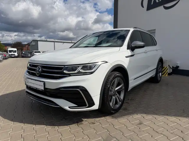 Volkswagen Tiguan Allspace view 4