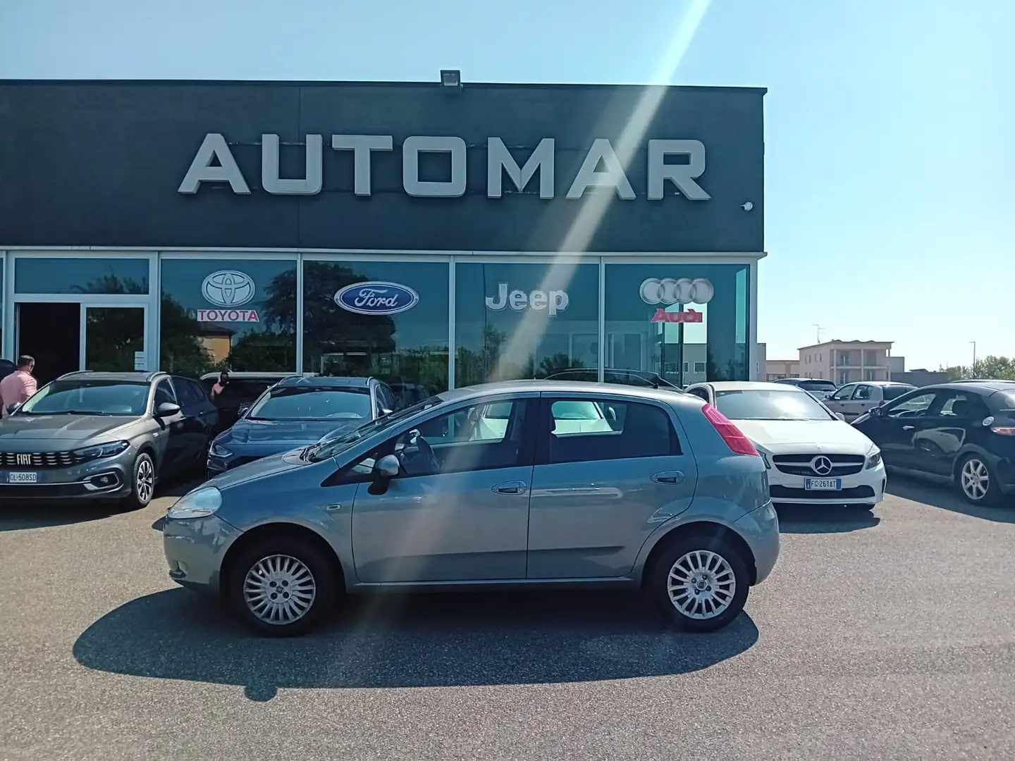 Fiat Grande Punto 5p 1.4 natural power Metano 77cv Grigio - 1