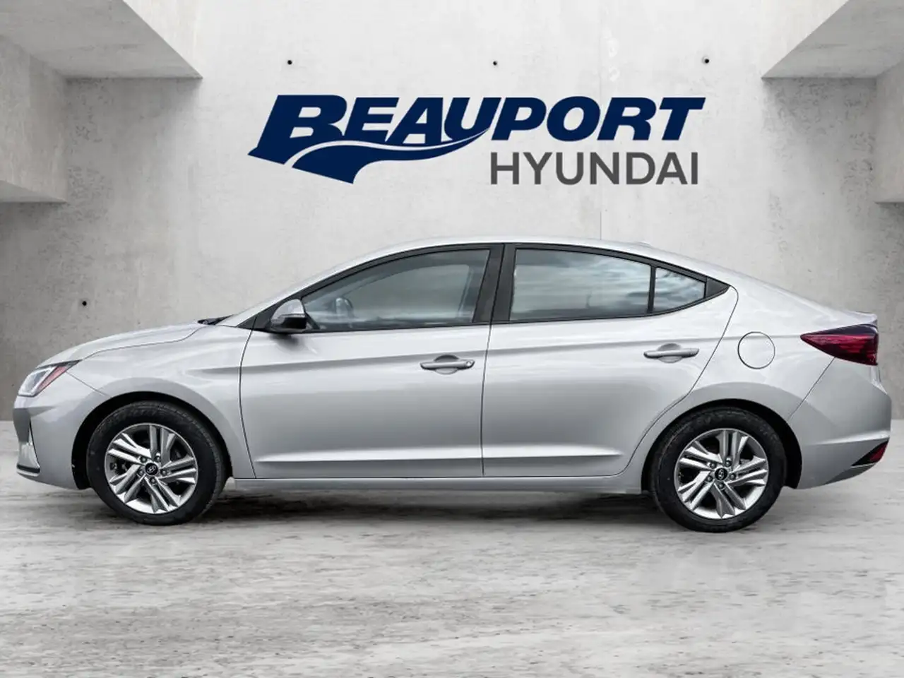 Hyundai ELANTRA снимка Hyundai ELANTRA