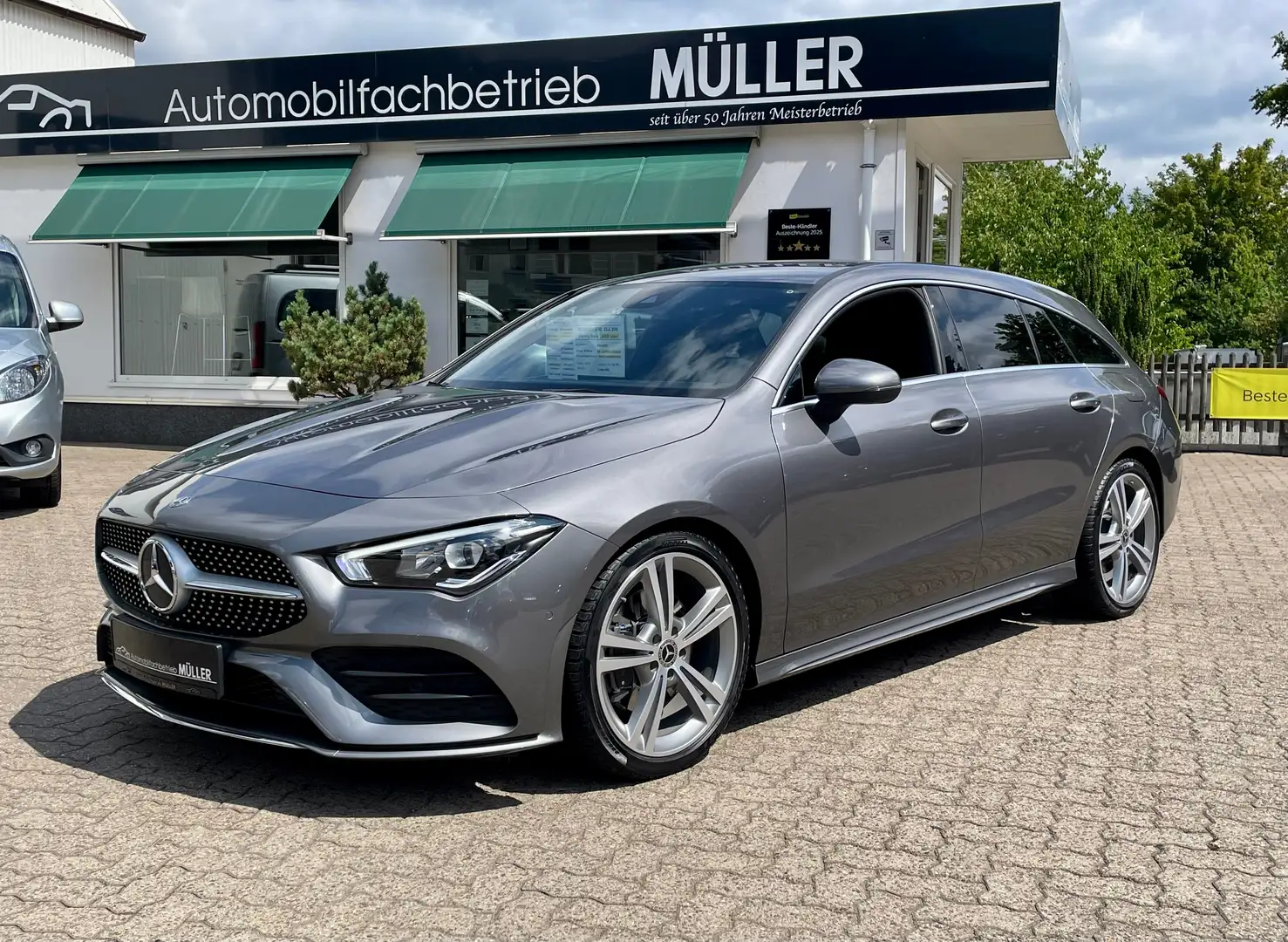 Mercedes-Benz CLA 200 Shooting Brake"AMG Line"+19"+LED+KAMERA+"WIE NEU" Grau - 1