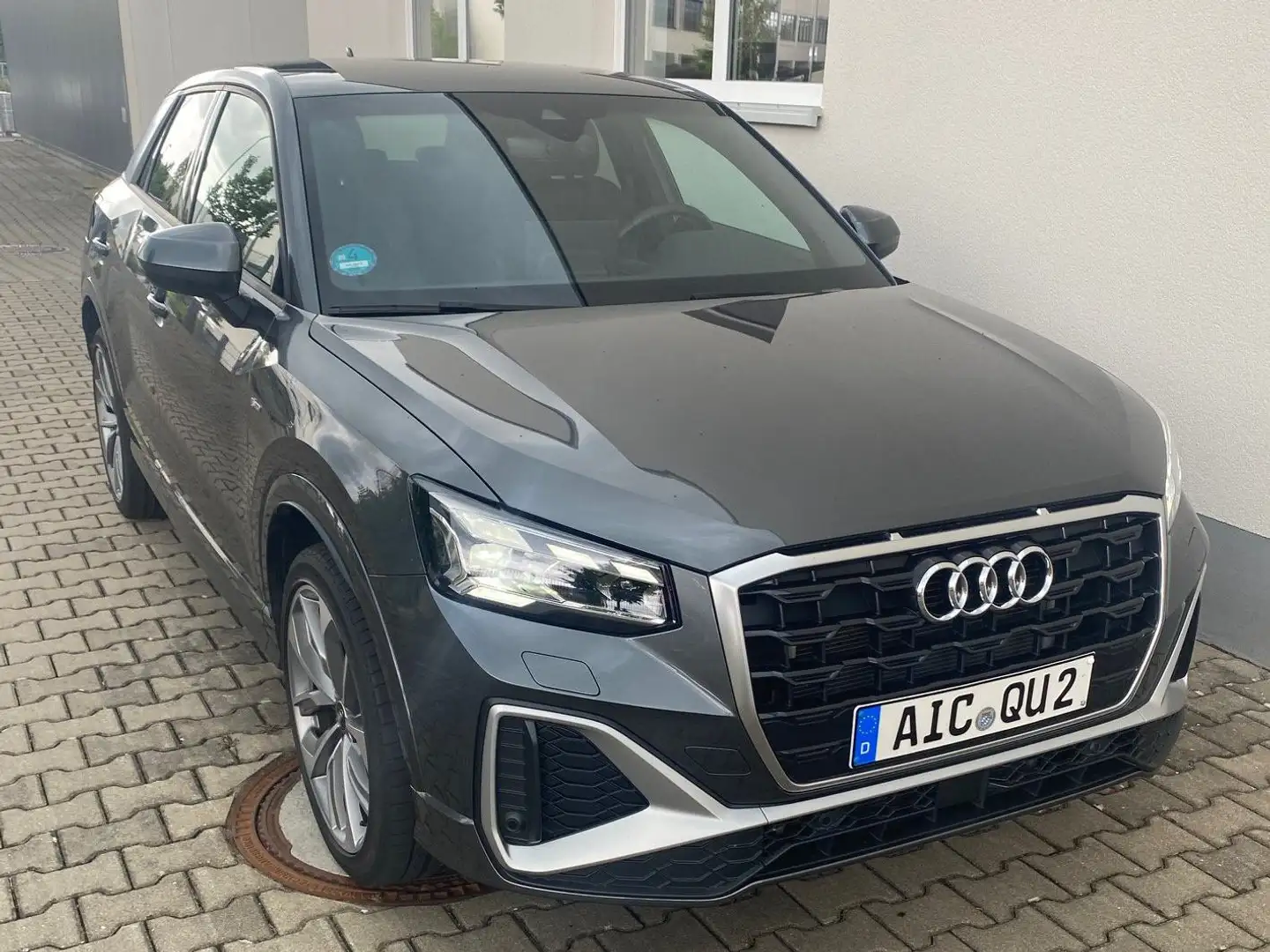 Audi Q2 35 TFSI S line Grau - 1