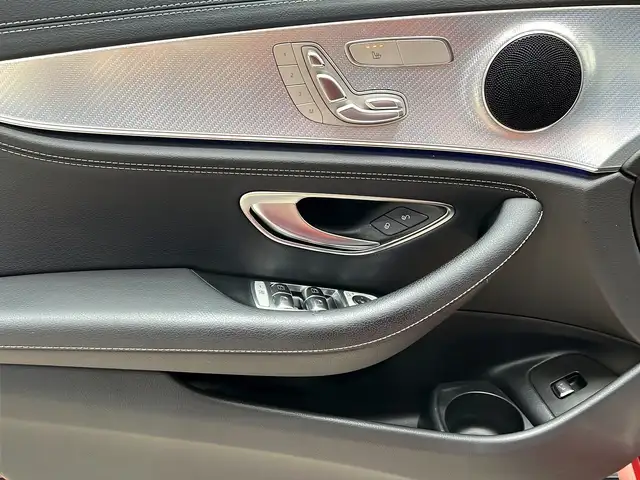 Mercedes-Benz 300 view 13