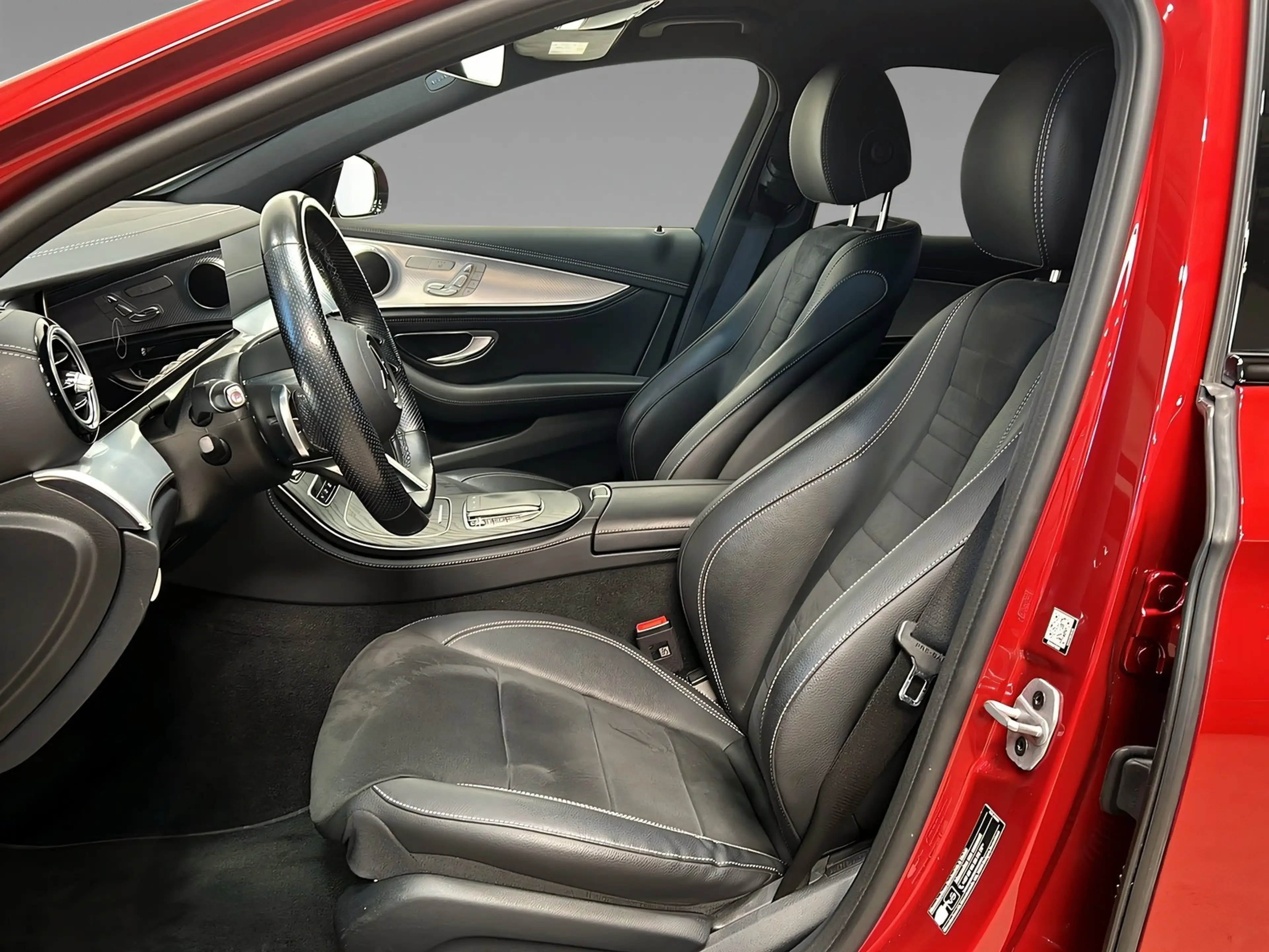 Mercedes-Benz E 300 de 4M AMG+MULTI+DISTRO+NIGHT+Memo+AHK+360° — photo 9