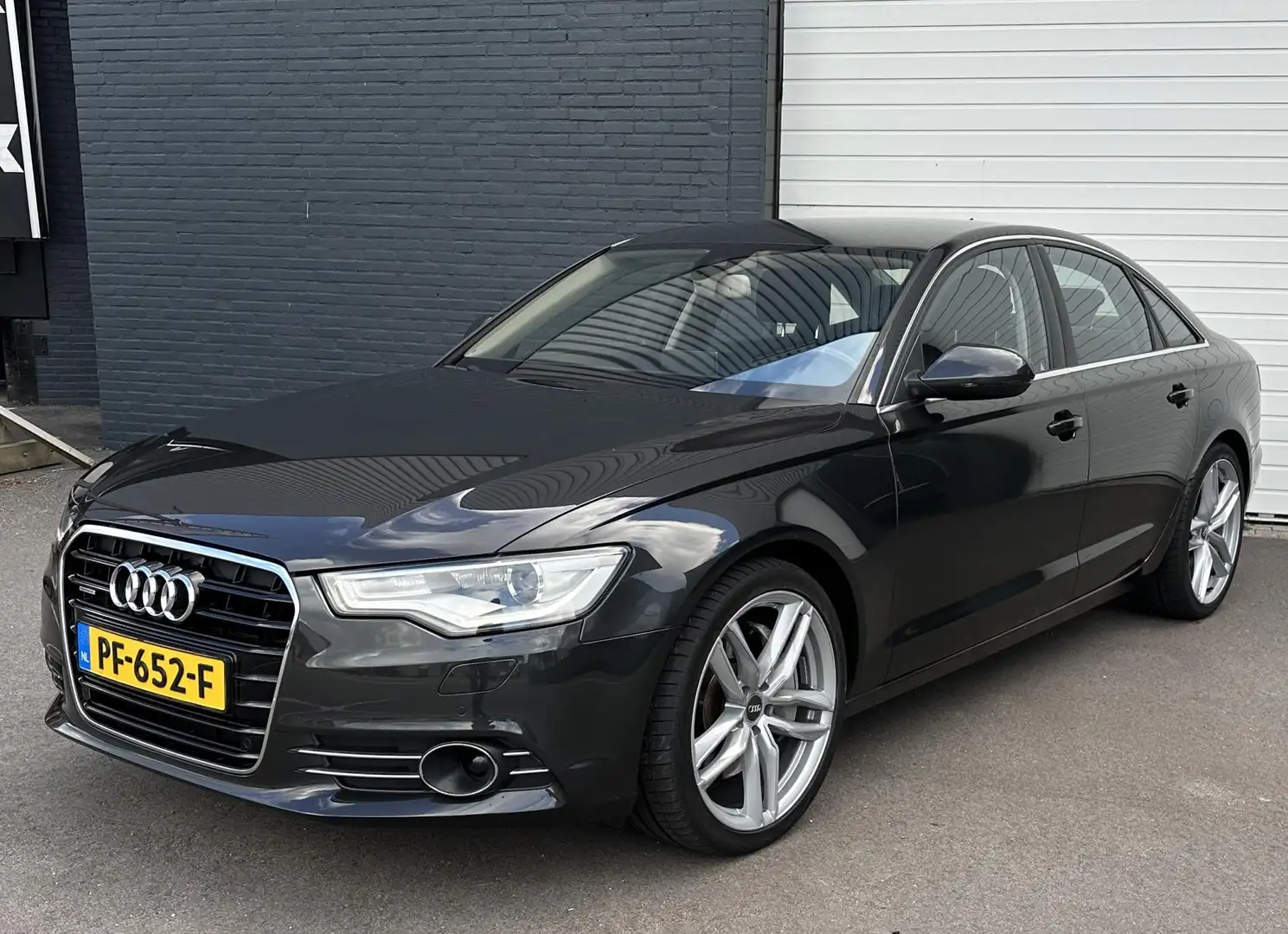 Audi A6 Limousine 3.0 TFSI quattro Pro Line Plus 6CILL/VOL Grijs - 2