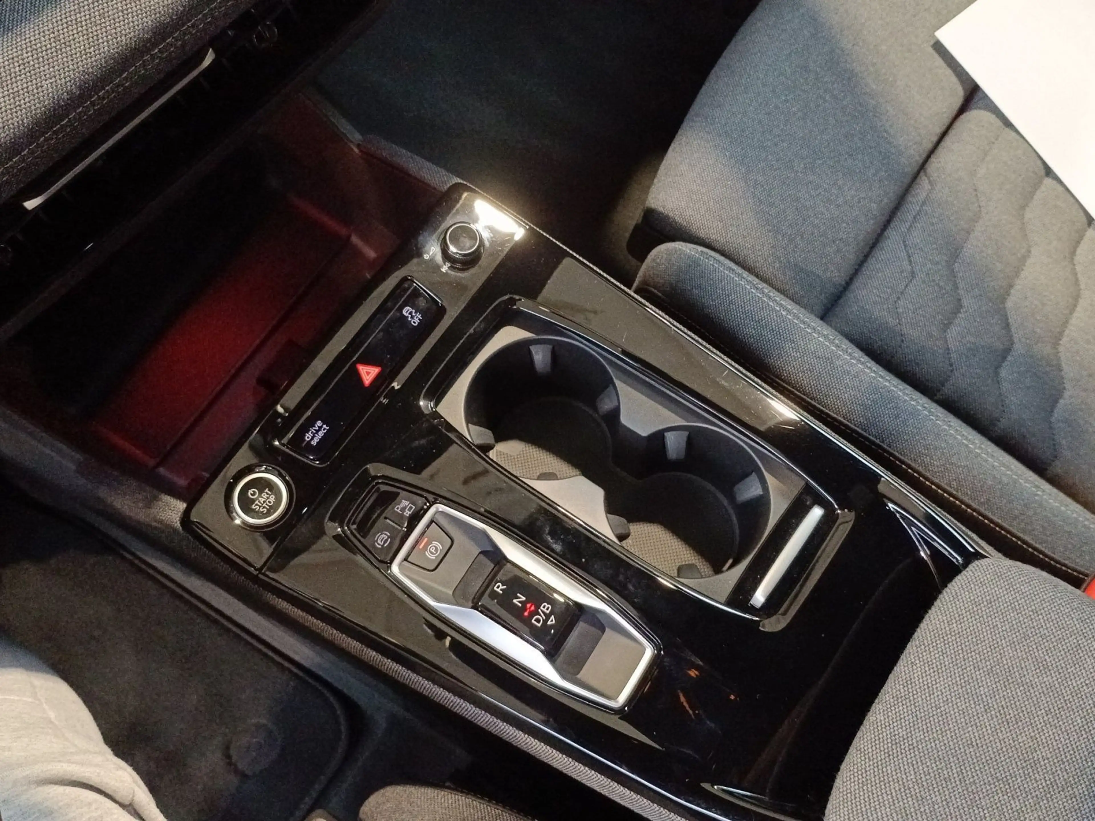 Audi A6 e-tron S LINE AHK 360° LM21 MATRIX TEIL — photo 11