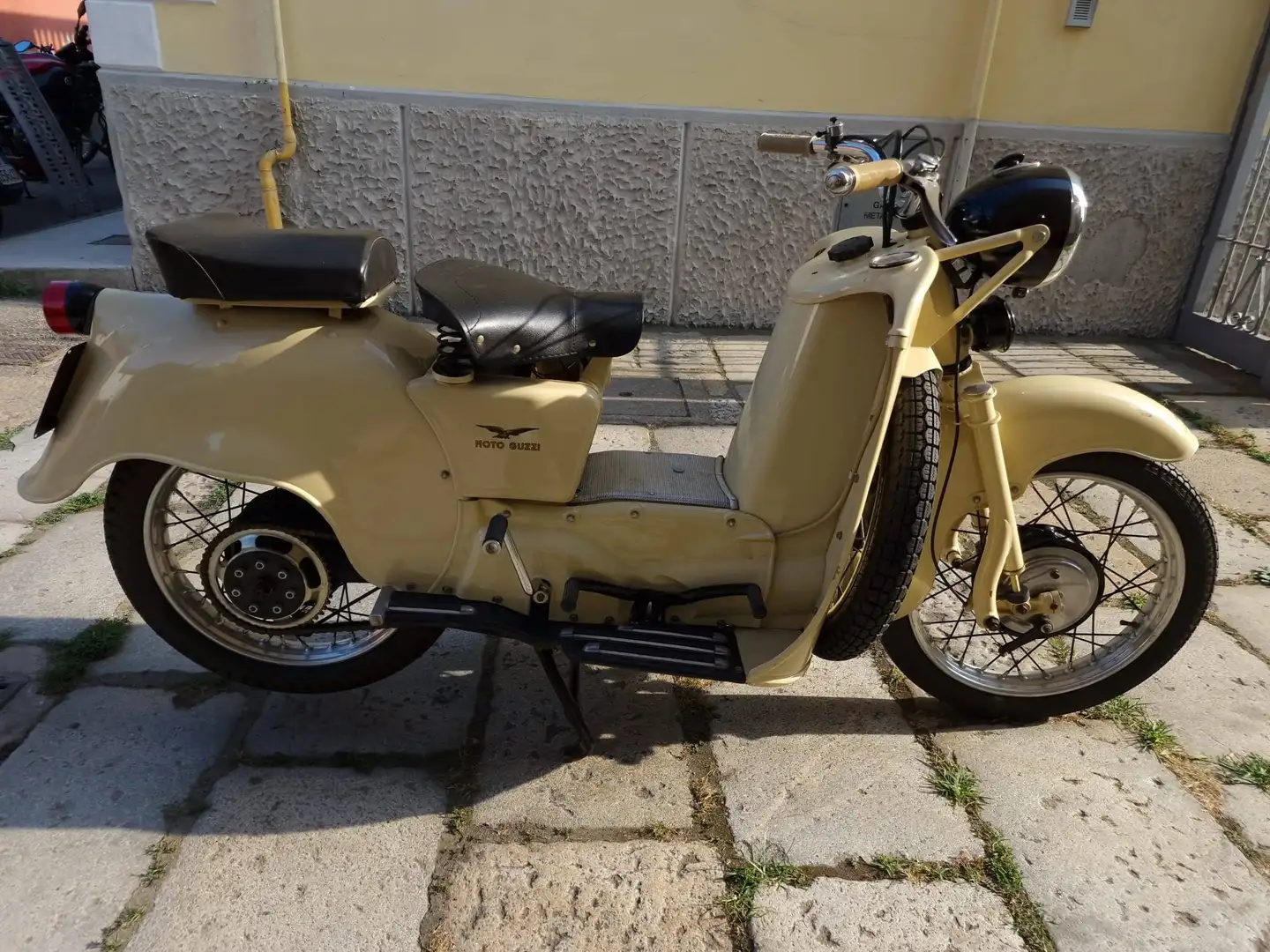 Moto Guzzi Galletto Beige - 1