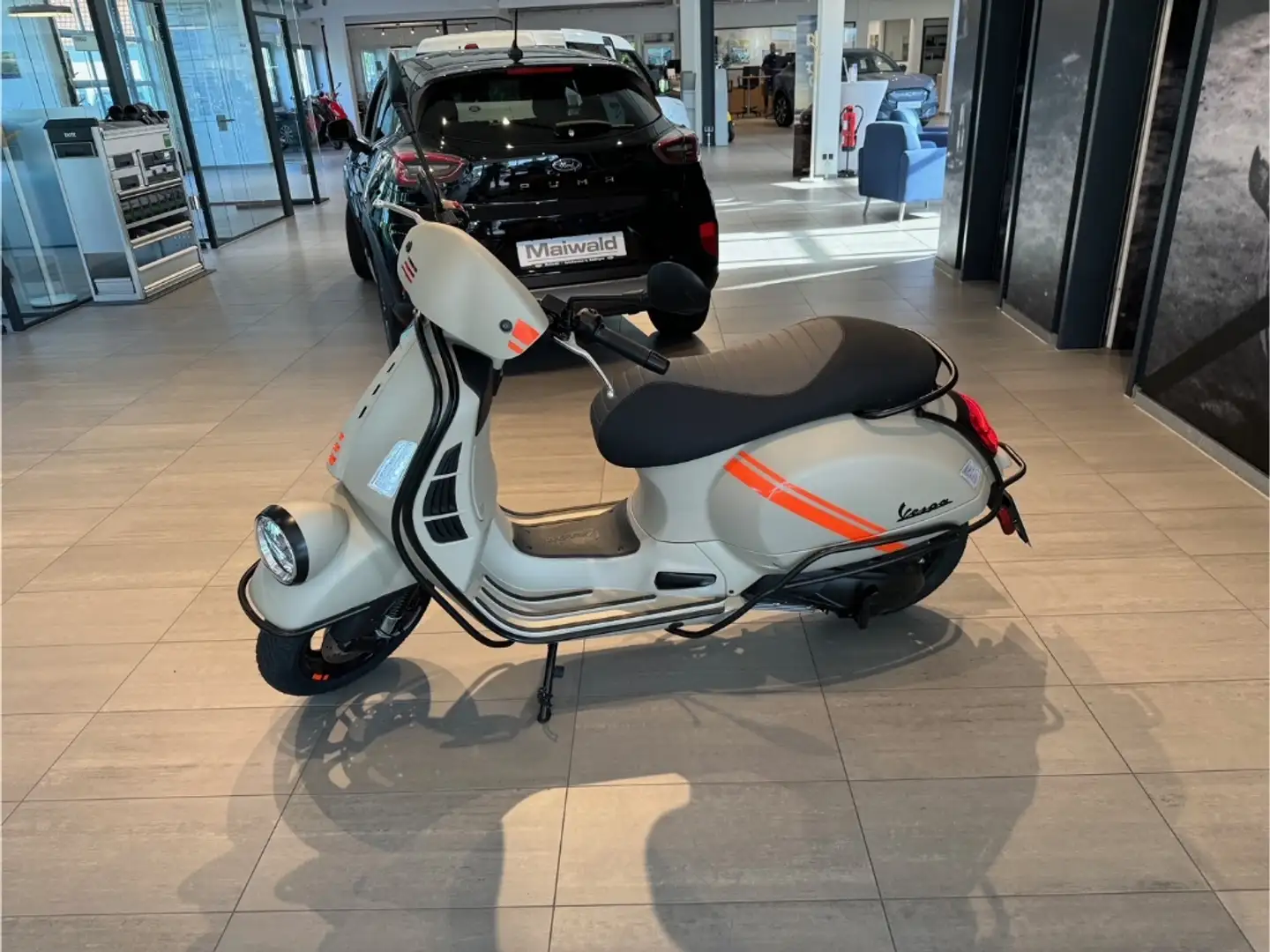 Vespa GTV 300 mit Umbaukit Schutzbügel, Beinschutz, Schutzblech, Béžová - 1