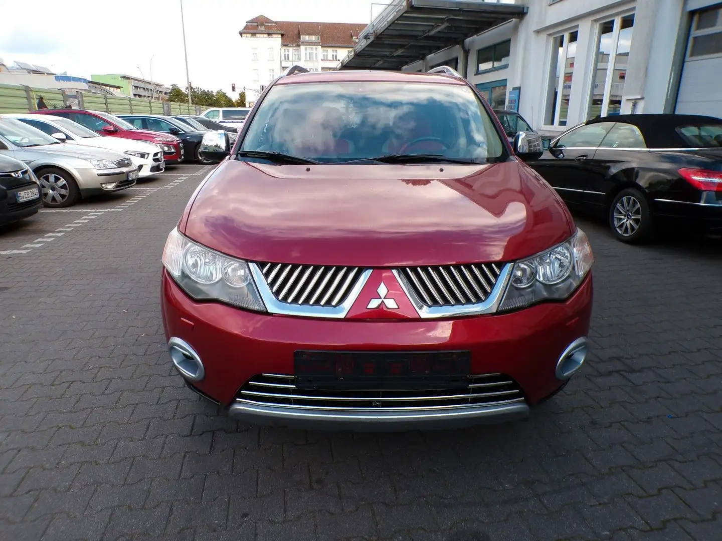 Mitsubishi Outlander 2.4 AUTOMATIK, 7-Sitzer Rot - 2
