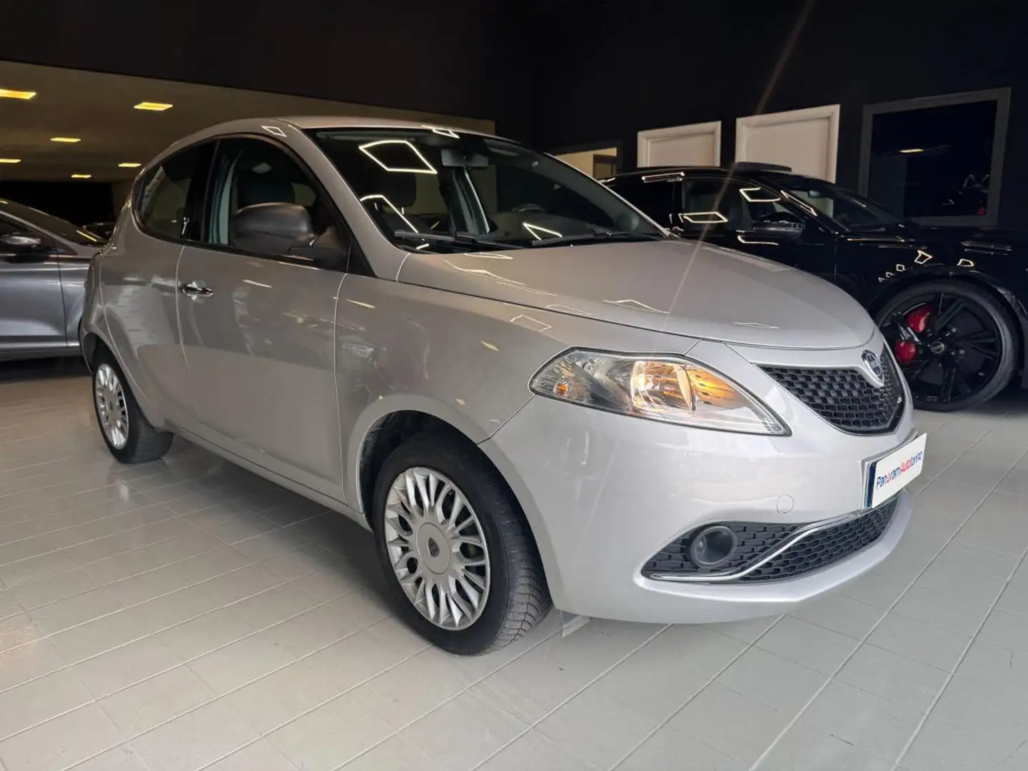 Lancia Ypsilon 1.2 69 CV 5 porte Silver Сірий - 1