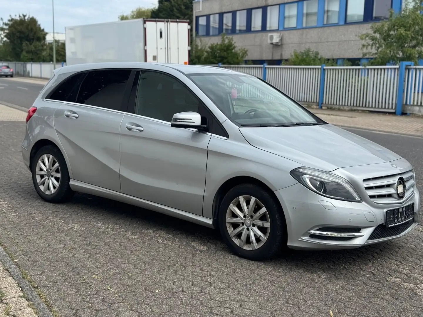 Mercedes-Benz B 180 d/Navi/Leder/Klimaau/SHZ/Led/PDC/ Argintiu - 2