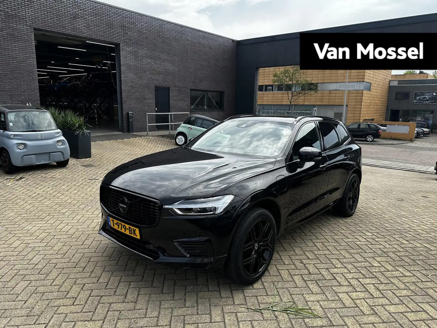 Volvo XC60 2.0 T8 Twin Engine AWD R-Design | PANORAMA/SCHUIF- Noir - 1