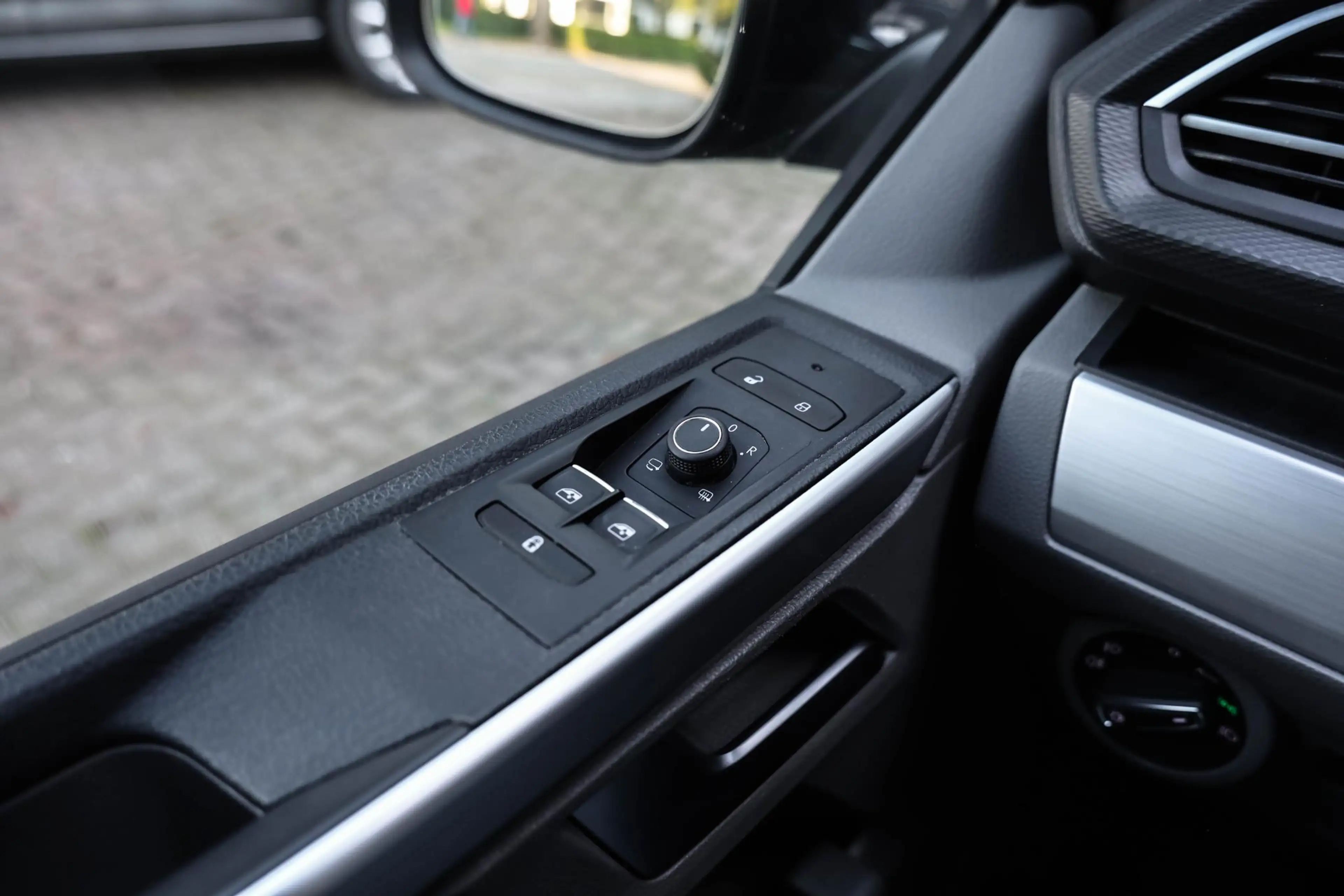 Volkswagen T6.1 Transporter 2.0 TDI L2H1 28 Bulli Automaat Camera Led Apple Ca — photo 20